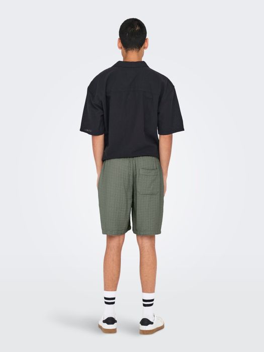 Only & Sons ONLY & SONS Strukturierte Sweat Shorts mit Kordelzug und – Olive, Bild 4