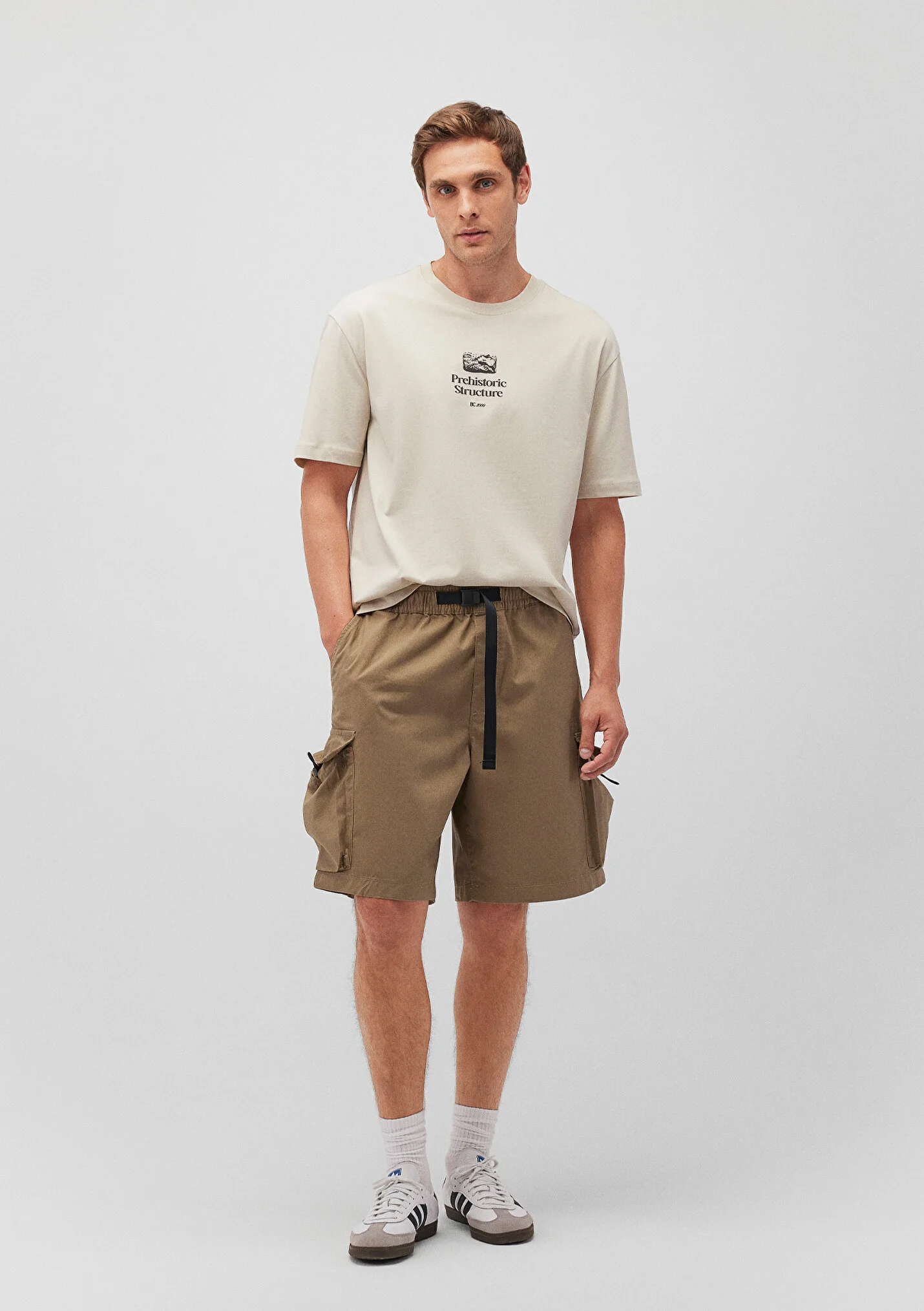Bermuda Cargo Shorts mit elastischem Bund Bermuda Cargo Shorts mit elastischem Bund