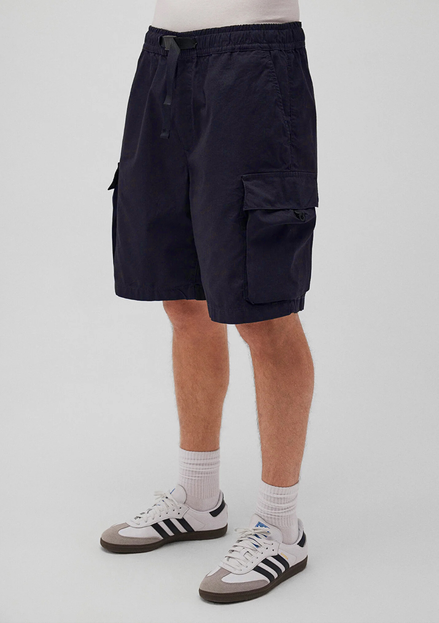 Bermuda Cargo Shorts mit elastischem Bund Bermuda Cargo Shorts mit elastischem Bund