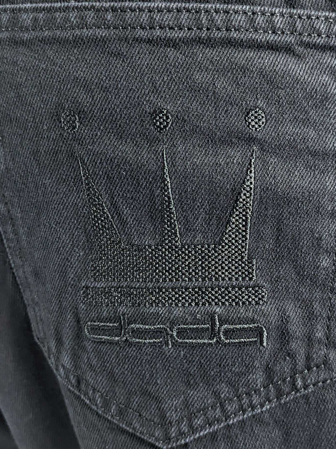 Supreme Baggy Jeans mit Supreme-Stickerei Supreme Baggy Jeans mit Supreme-Stickerei