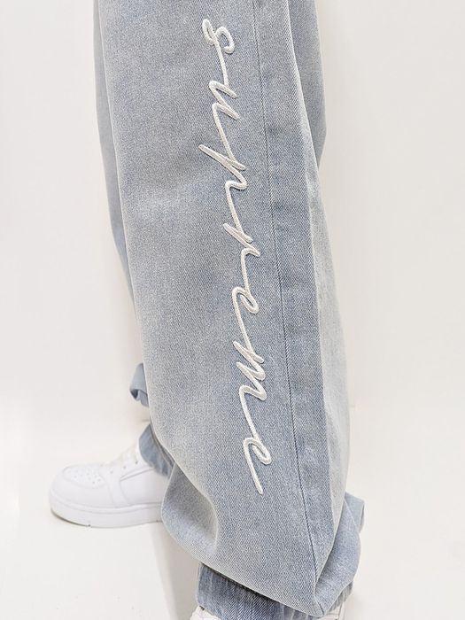 DADA Supreme DADA Supreme Supreme Baggy Jeans mit Supreme-Stickerei – Blau, Bild 3
