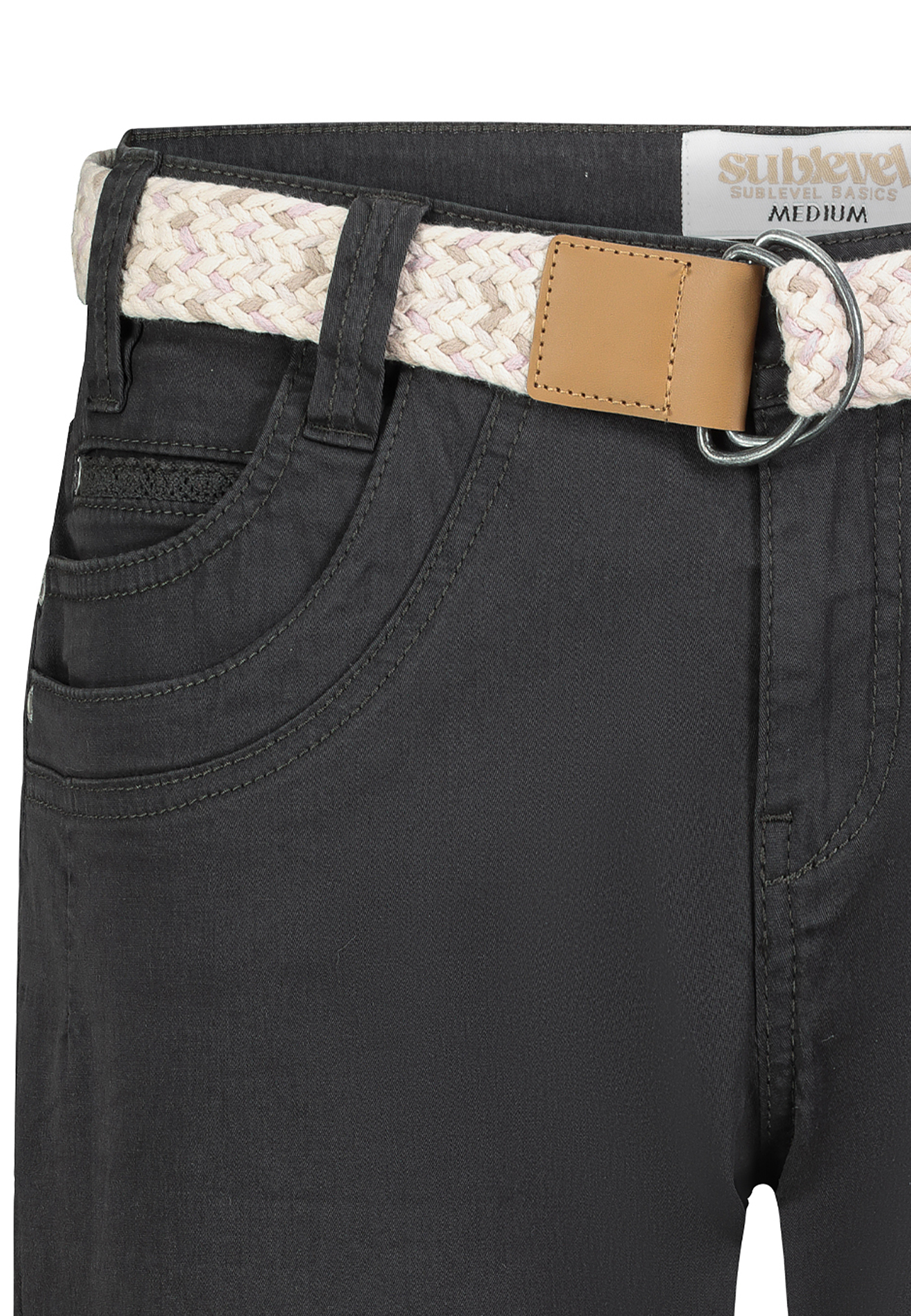 Stretch Twill Bermuda Shorts mit Gürtel und Spitze Stretch Twill Bermuda Shorts mit Gürtel und Spitze