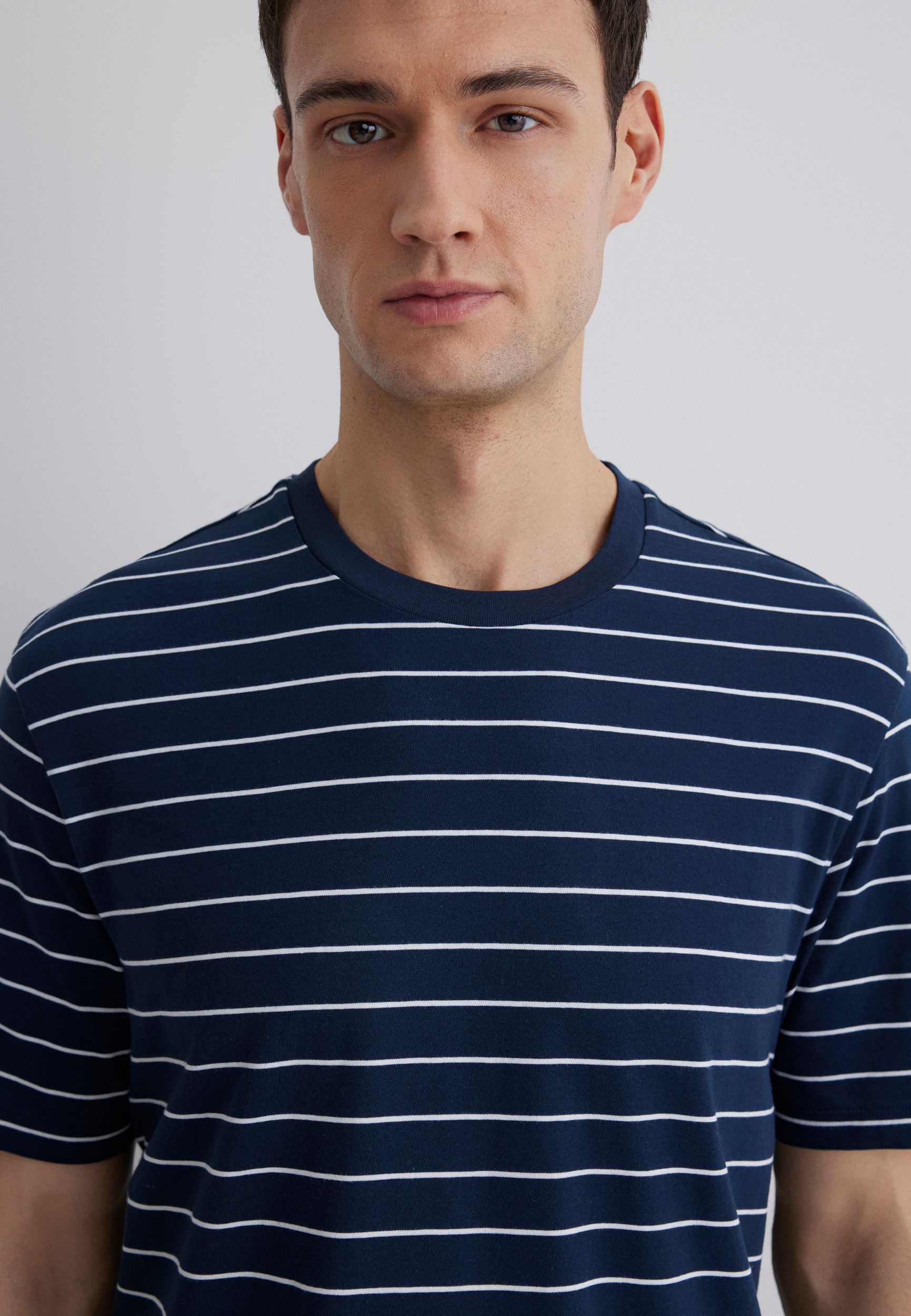 Mavi_25Summer1_dress-blues-stripe_0612609-70488_3.jpg Gestreiftes T-Shirt Casual mit Rundhals