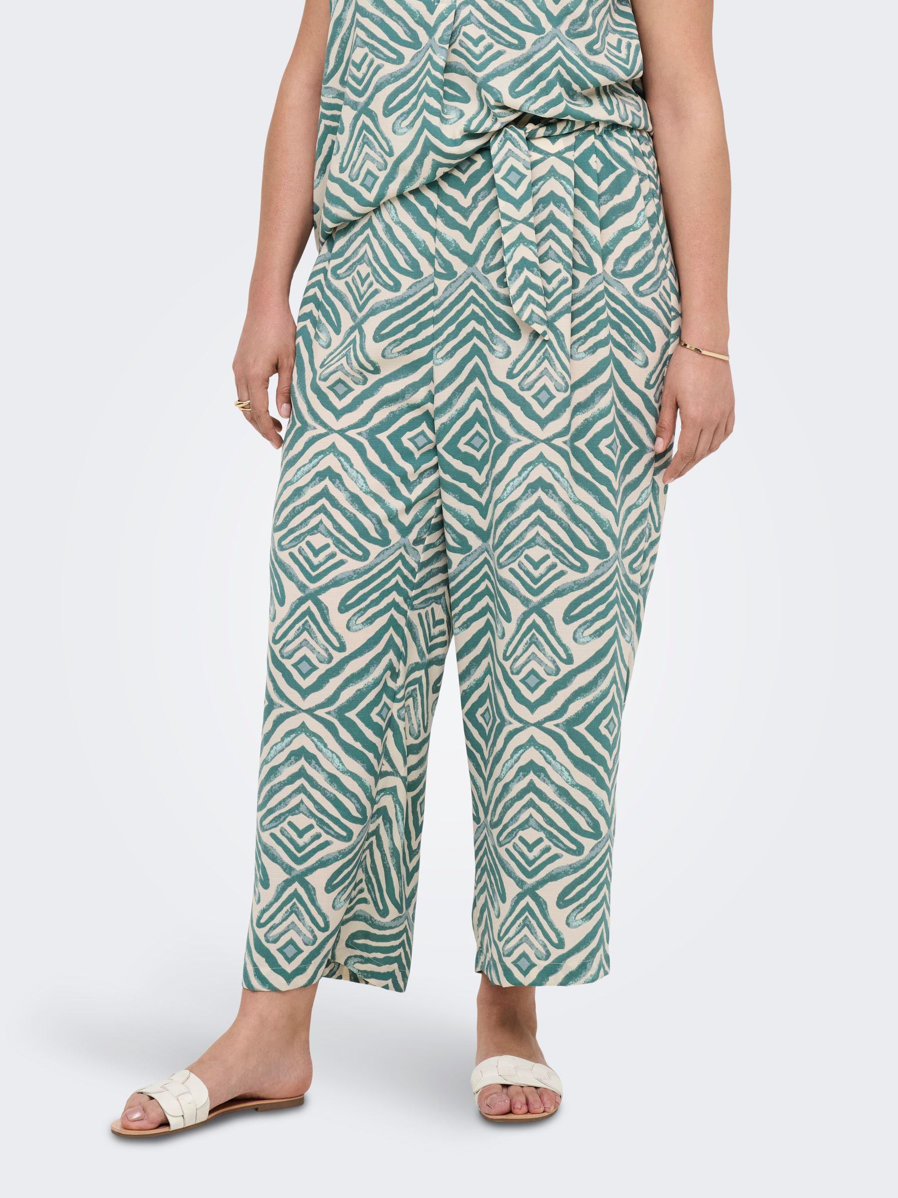 ONLY-CARMAKO_SpringSummer2025_4767580_15349334_4.jpg Gemusterte Culotte Freizeithose mit Bindeband