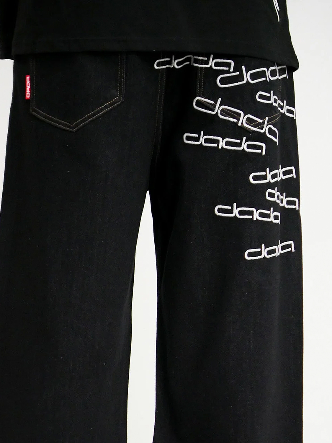 Baggy Denim Jeans mit Dada Logo Stickerei Baggy Denim Jeans mit Dada Logo Stickerei