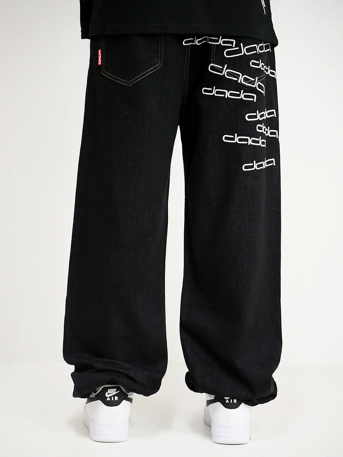 Baggy Denim Jeans mit Dada Logo Stickerei Baggy Denim Jeans mit Dada Logo Stickerei
