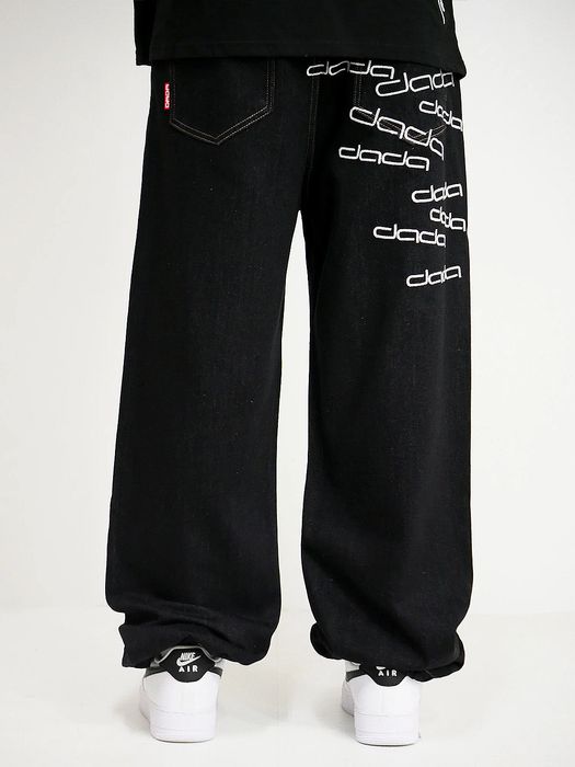 DADA Supreme DADA Supreme Baggy Denim Jeans mit Dada Logo Stickerei – Schwarz, Bild 3