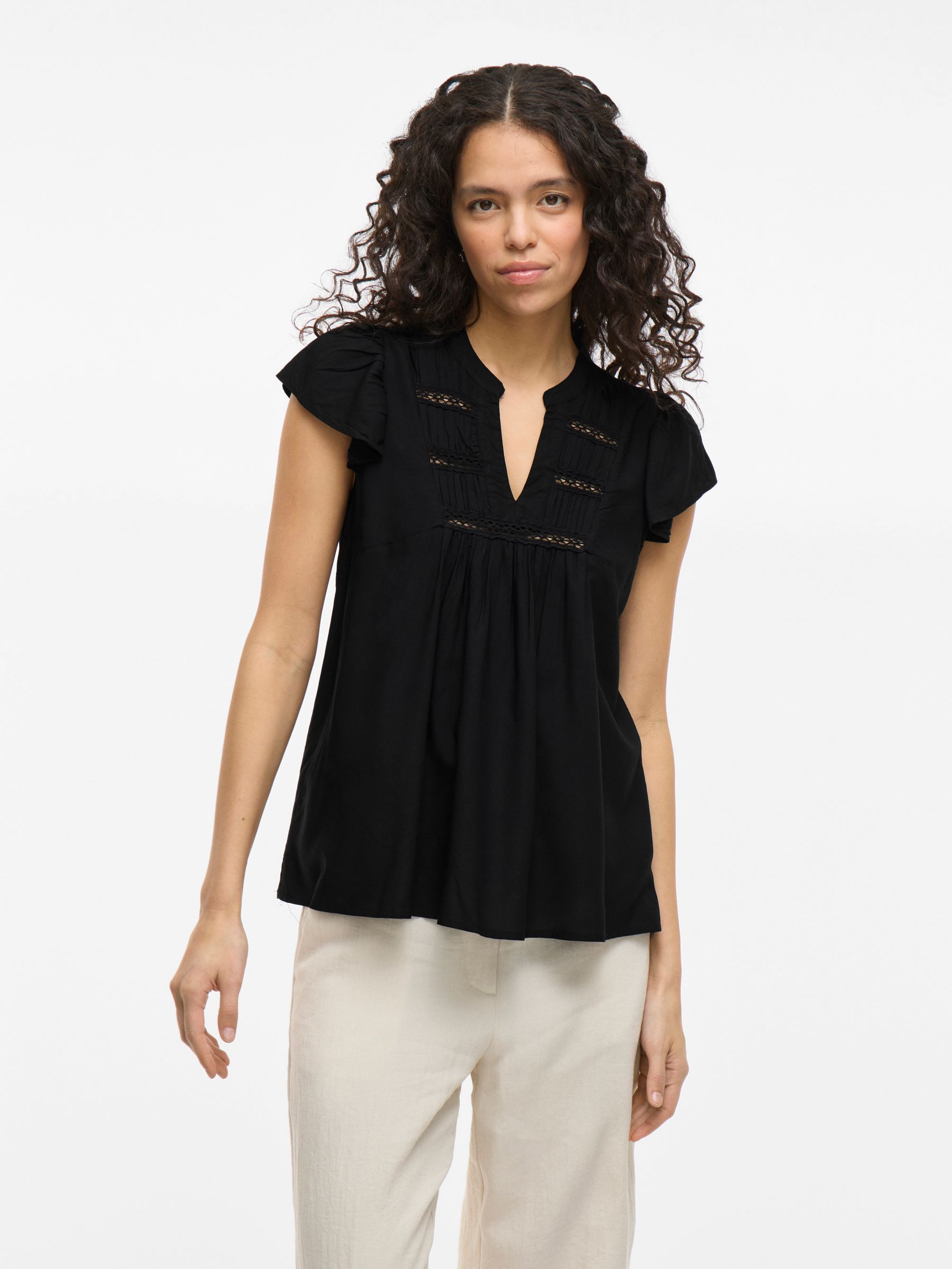 VILA_SpringSummer2025_4829851_14106953_3.jpg Kurzarm Bluse mit Rüschen und Spitzendetails