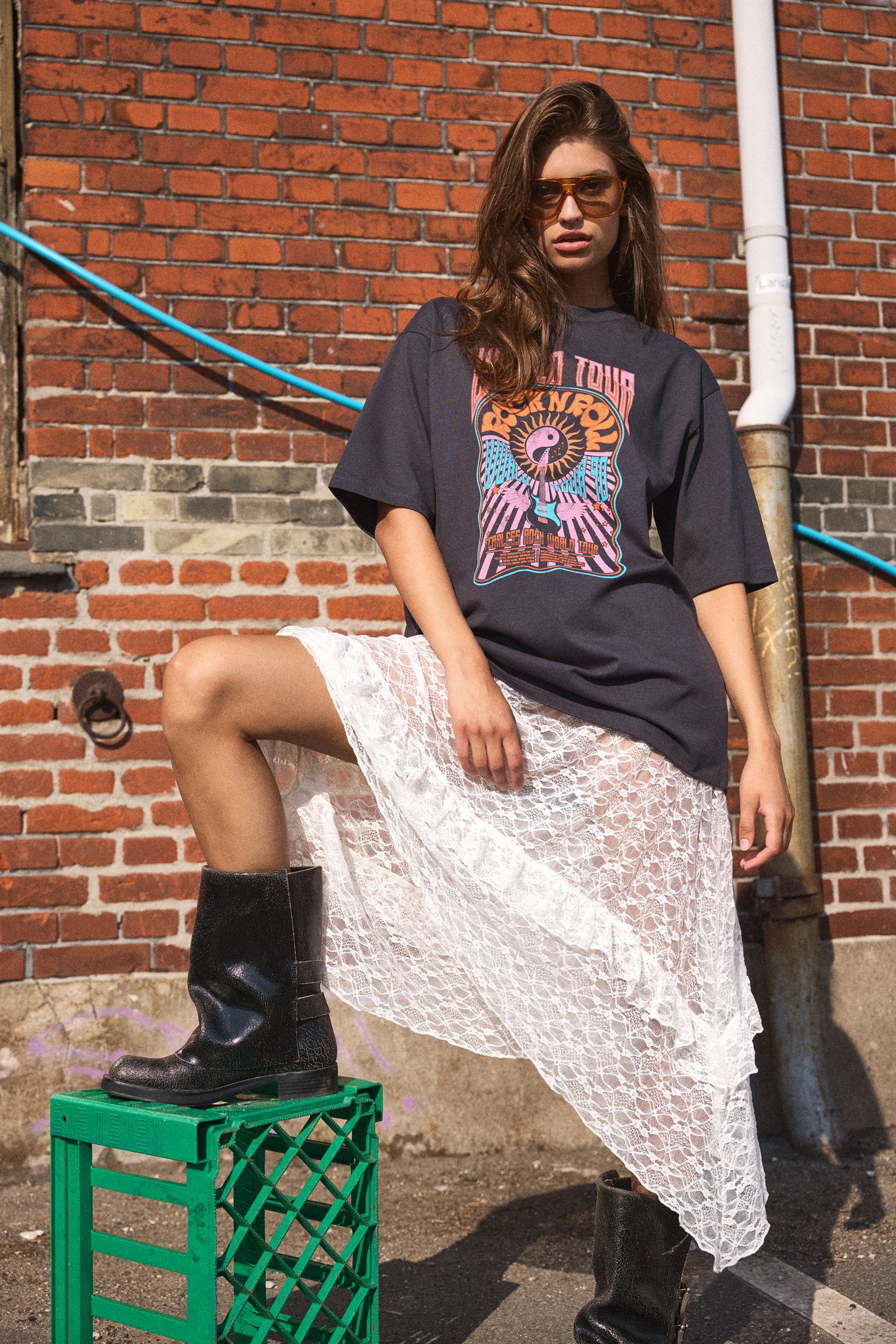 NOISY-MAY_Springsummer_4755476_27034195_2.jpg Langer Spitzenrock mit asymmetrischem Saum