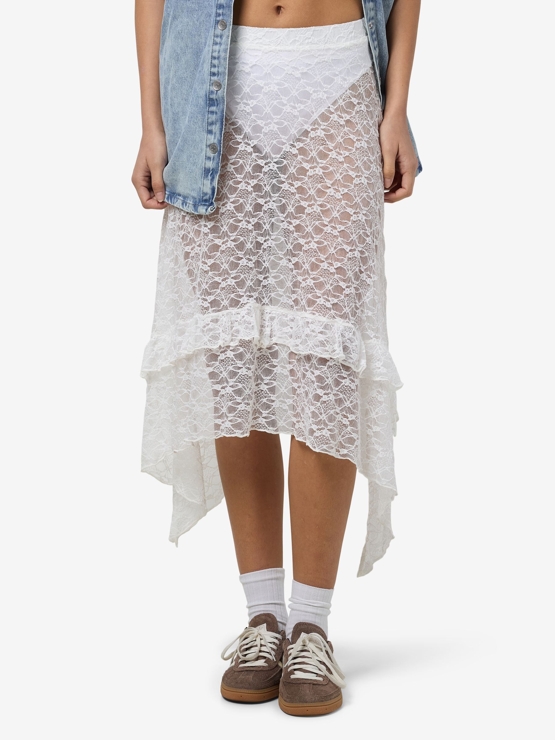 NOISY-MAY_Springsummer_4755476_27034195_6.jpg Langer Spitzenrock mit asymmetrischem Saum