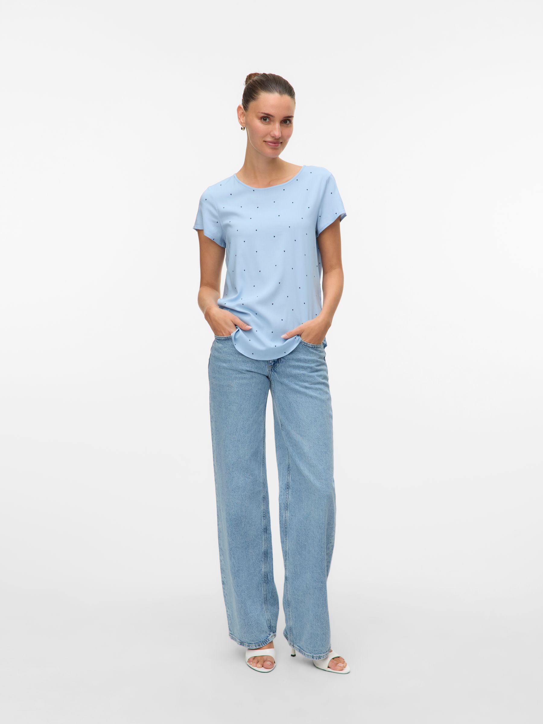 VERO-MODA_Springsummer_4743439_10326190_4.jpg Legere Shirt Bluse Rundhals mit kurzen Ärmeln