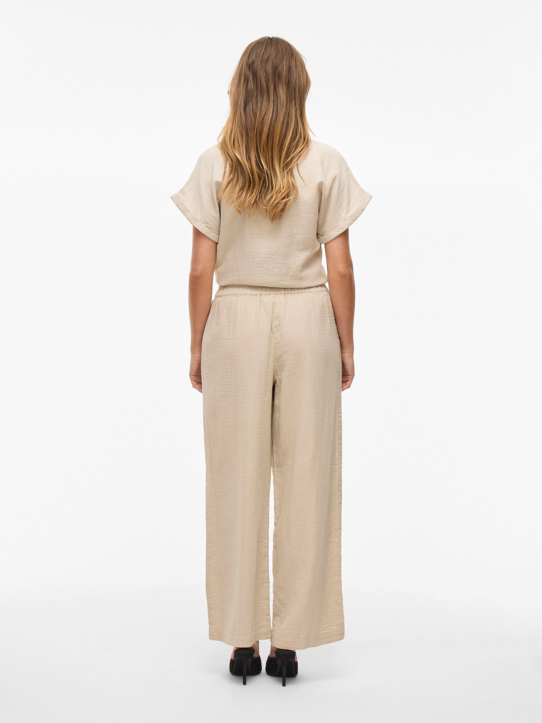 VILA_SpringSummer2025_4713760_14105427_5.jpg Legere Palazzo Stoffhose mit elastischem Bund und weitem Bein