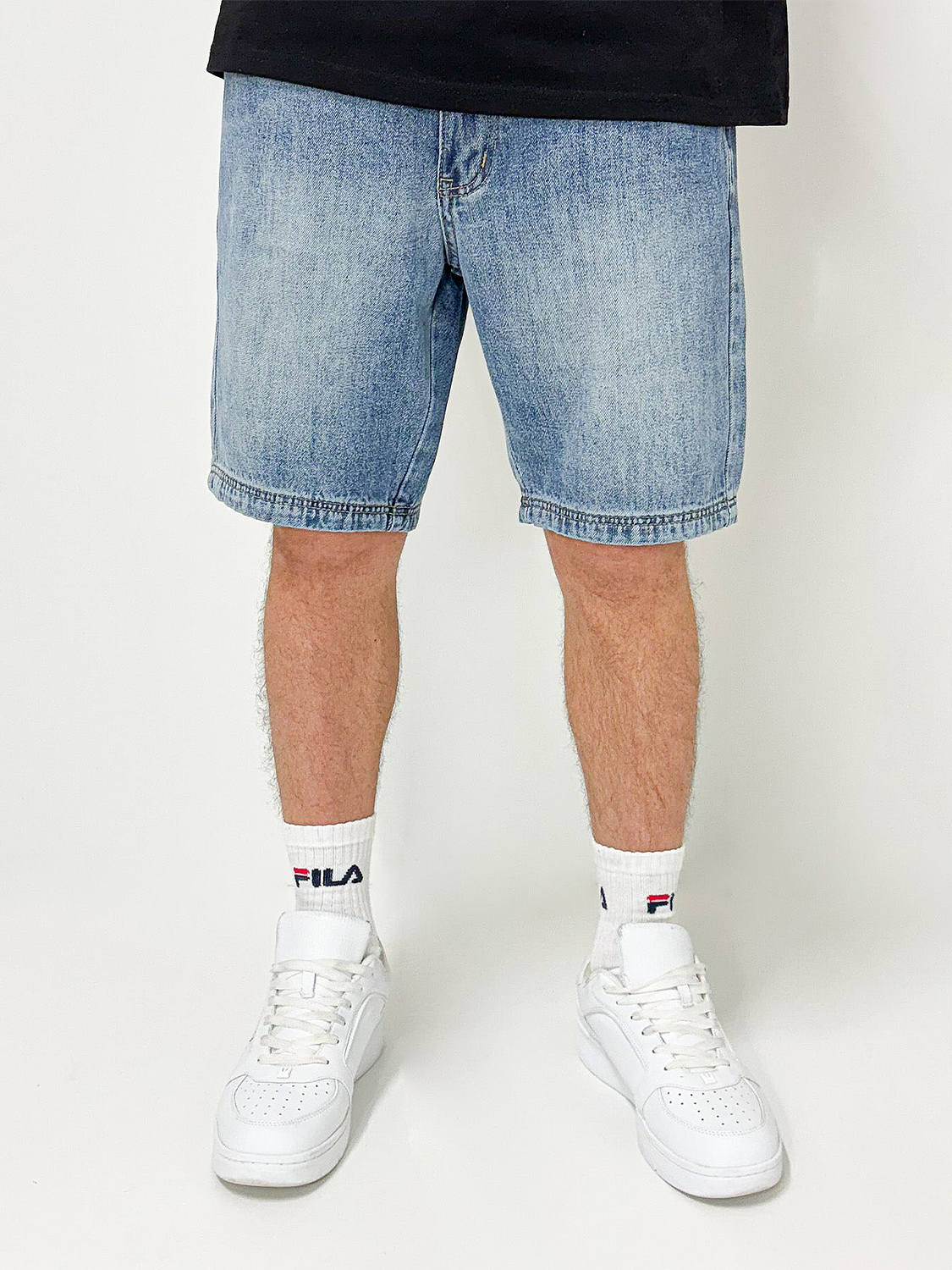 Jeans Shorts mit Coin Crown Print in Washed Denim Jeans Shorts mit Coin Crown Print in Washed Denim