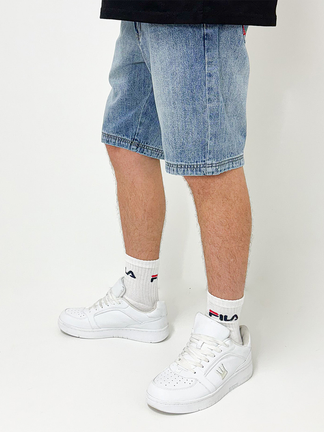 Jeans Shorts mit Coin Crown Print in Washed Denim Jeans Shorts mit Coin Crown Print in Washed Denim