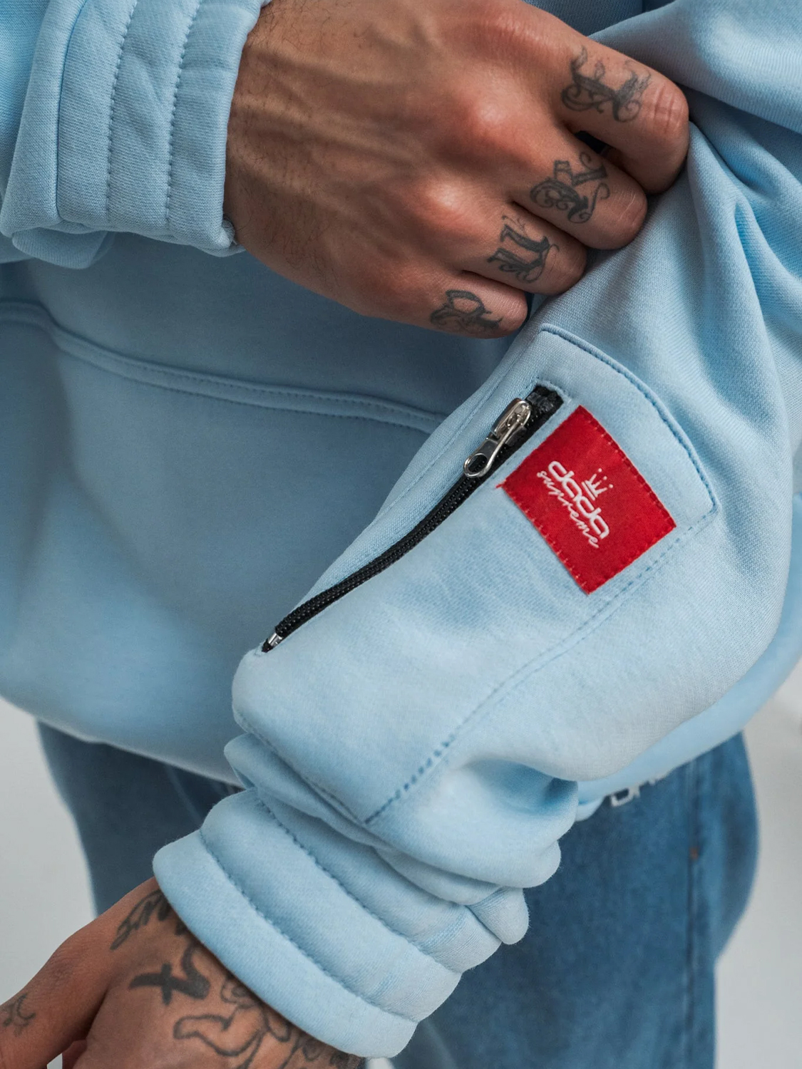 Oversized Hoodie mit Logo-Details und Reißverschlusstasche Oversized Hoodie mit Logo-Details und Reißverschlusstasche