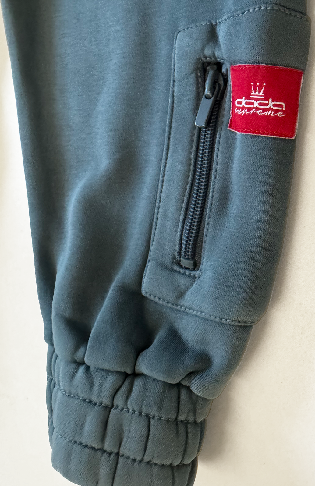 Oversized Hoodie mit Logo-Details und Reißverschlusstasche Oversized Hoodie mit Logo-Details und Reißverschlusstasche