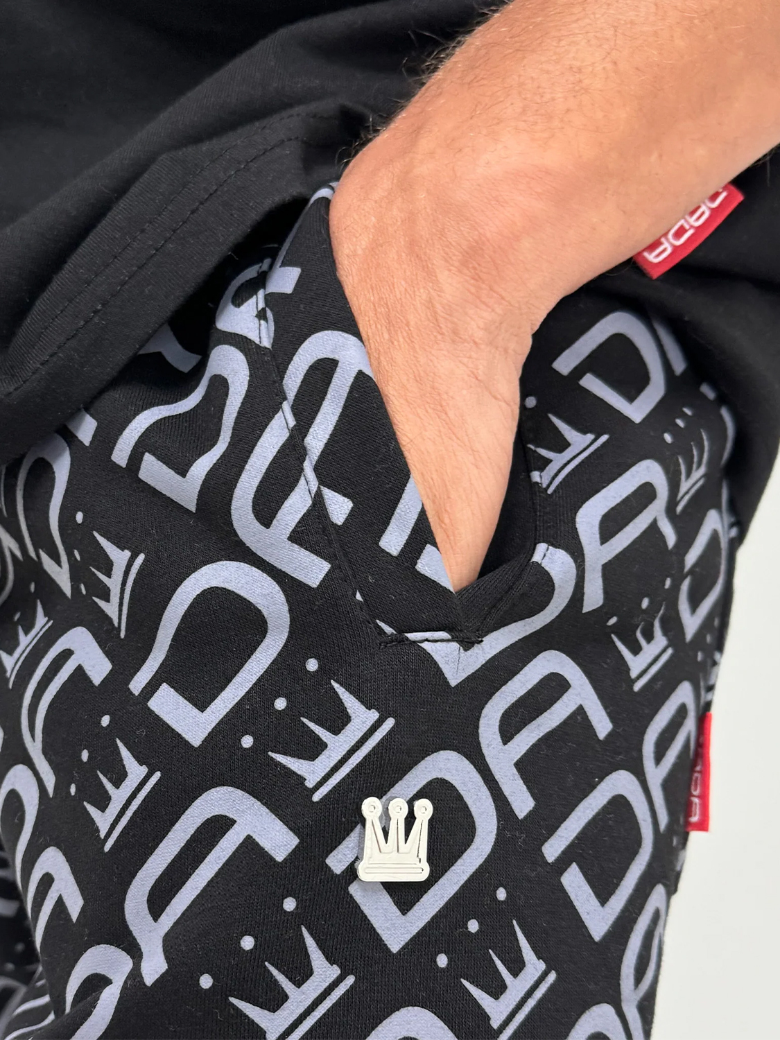 Baggy Design All Over Jogger mit Print und Bündchen Baggy Design All Over Jogger mit Print und Bündchen