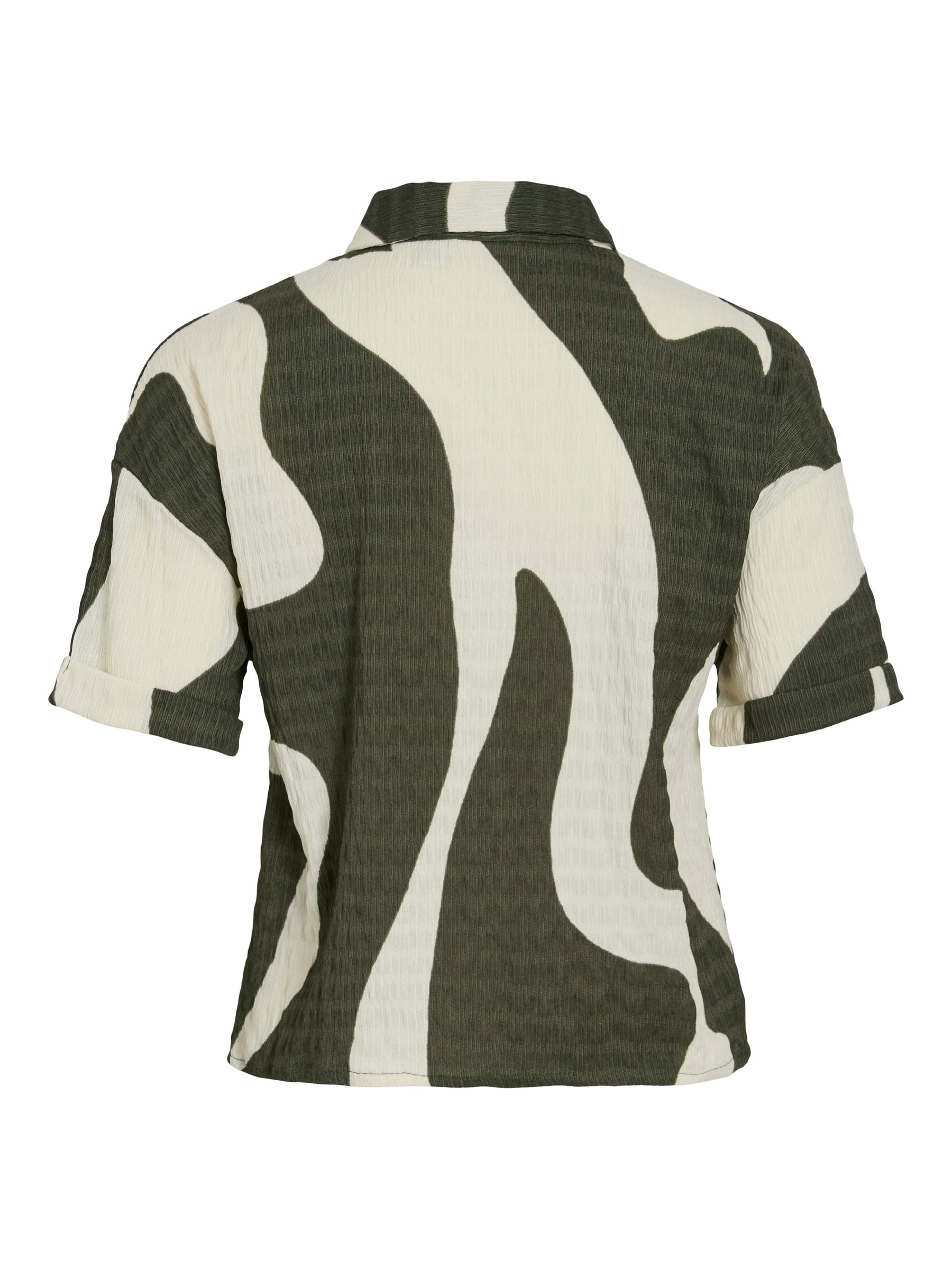 VILA_Springsummer_4751380_14107003_2.jpg Gemusterte Hemd Bluse mit Kragen und Knopfleiste
