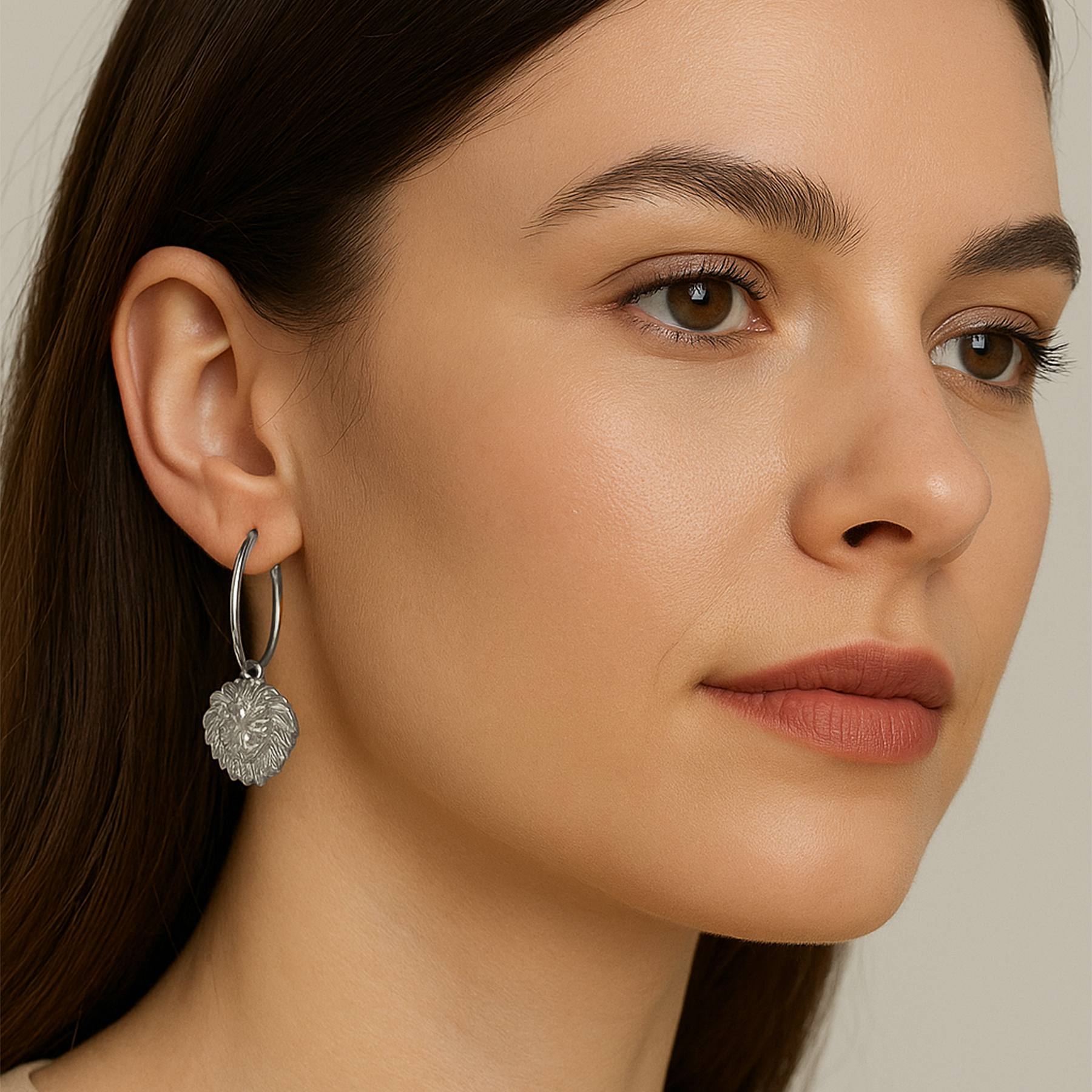 Statement Creolen mit Löwenkopf Anhänger für Damen Statement Creolen mit Löwenkopf Anhänger für Damen