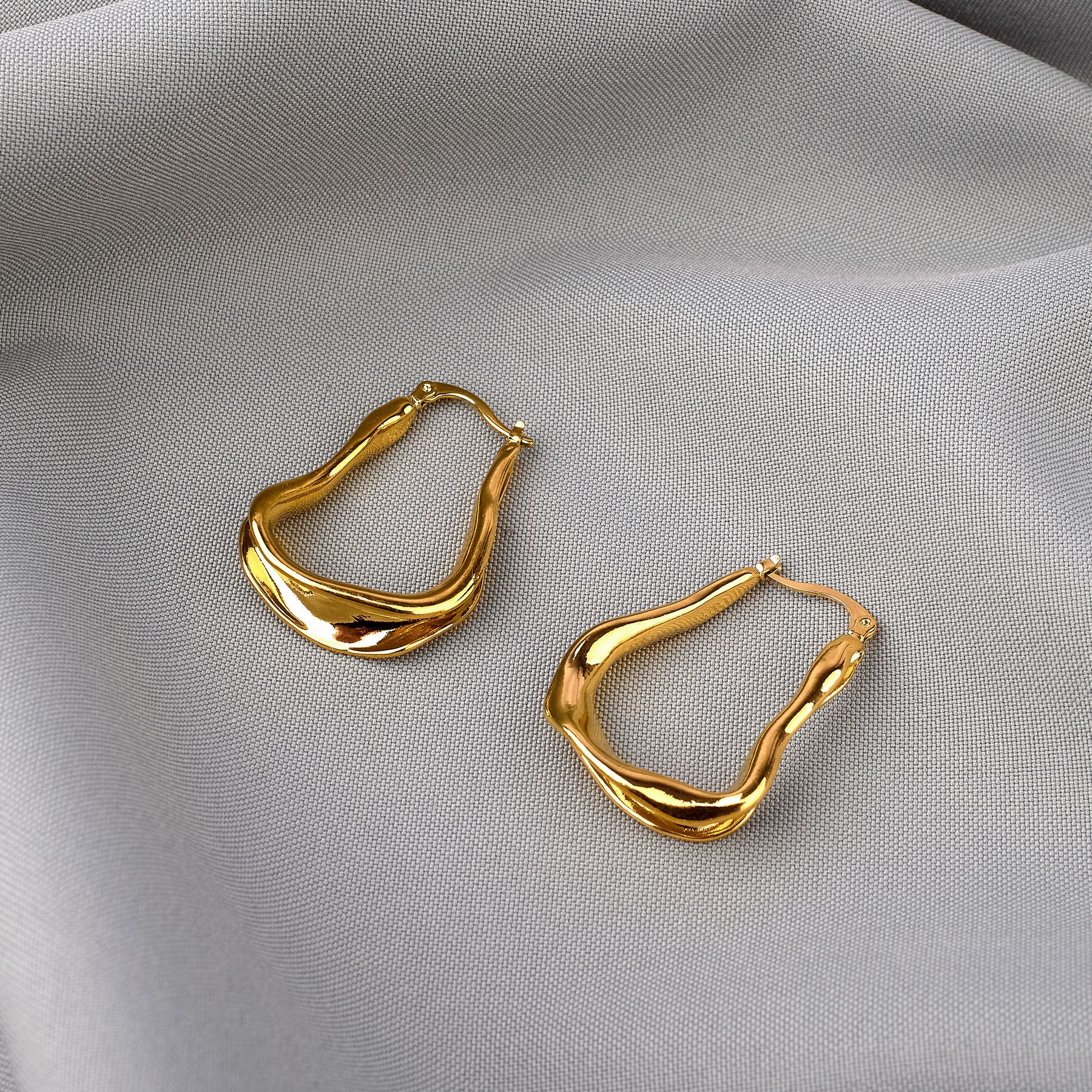 Elegante Edelstahl Ohrringe in Tropfenform Elegante Edelstahl Ohrringe in Tropfenform