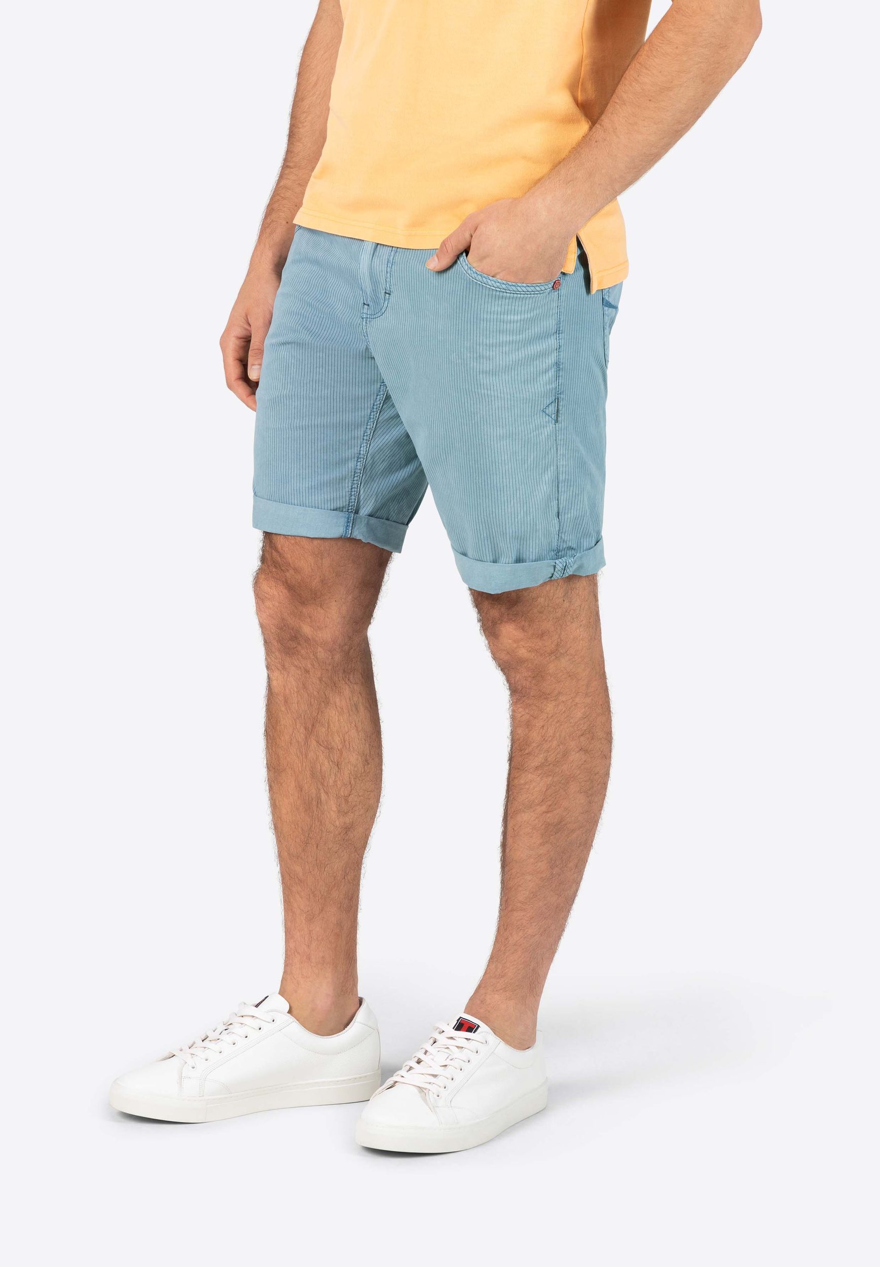 TIMEZONE-Gmb_SS25_30059_24-10066-10-1215_3.jpg Gestreifte Bermuda Shorts mit Taschen und Gürtelschlaufen