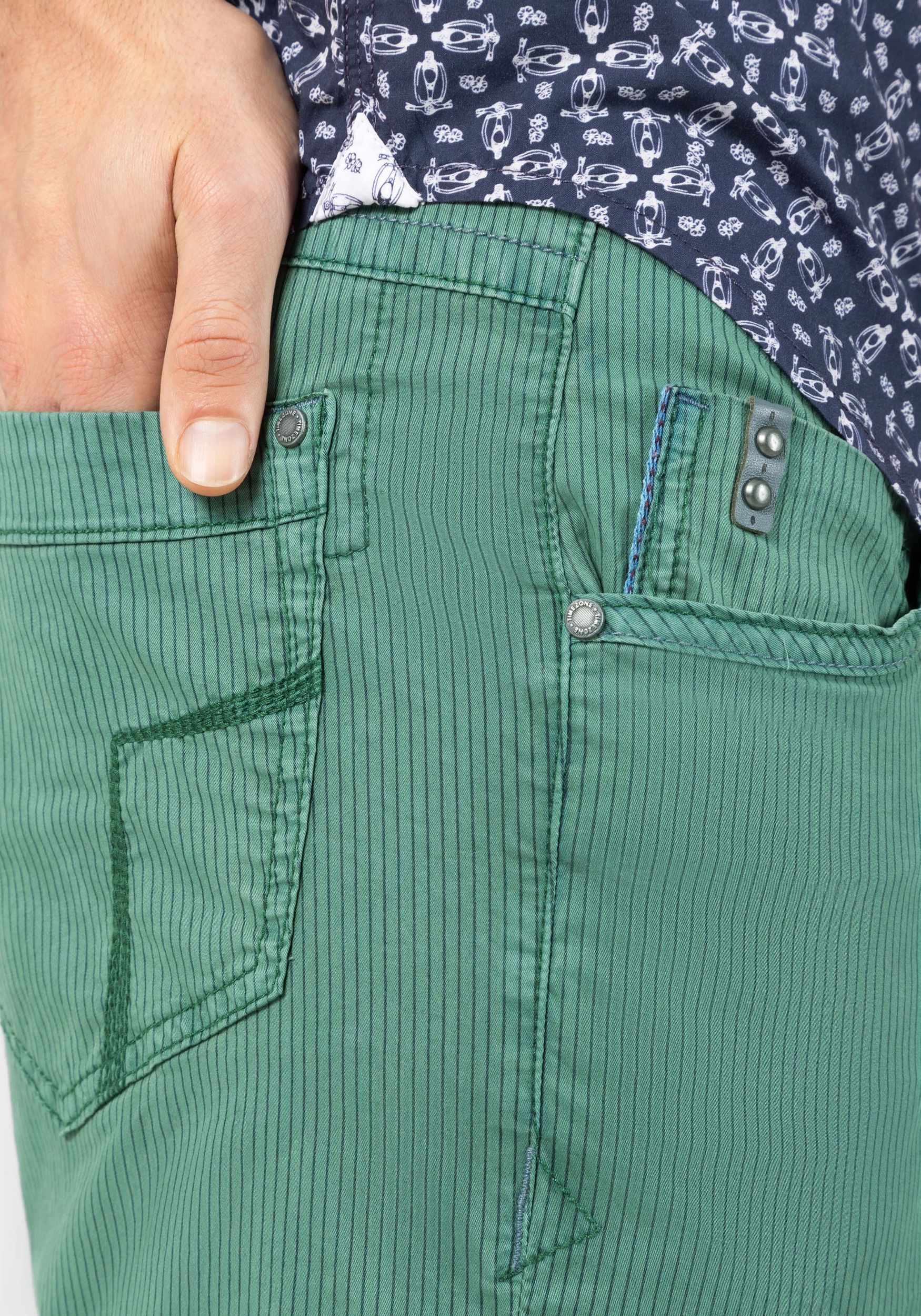 TIMEZONE-Gmb_SS25_4726_24-10066-10-1215_5.jpg Gestreifte Bermuda Shorts mit Taschen und Gürtelschlaufen