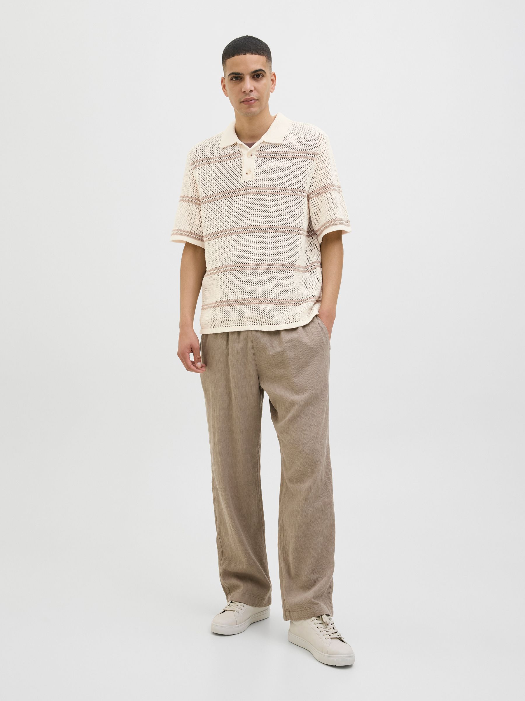 JACK&JONES_NOOS2025_4867703_12286188_4.jpg Feinstrick Poloshirt mit Streifenmuster und Knöpfen