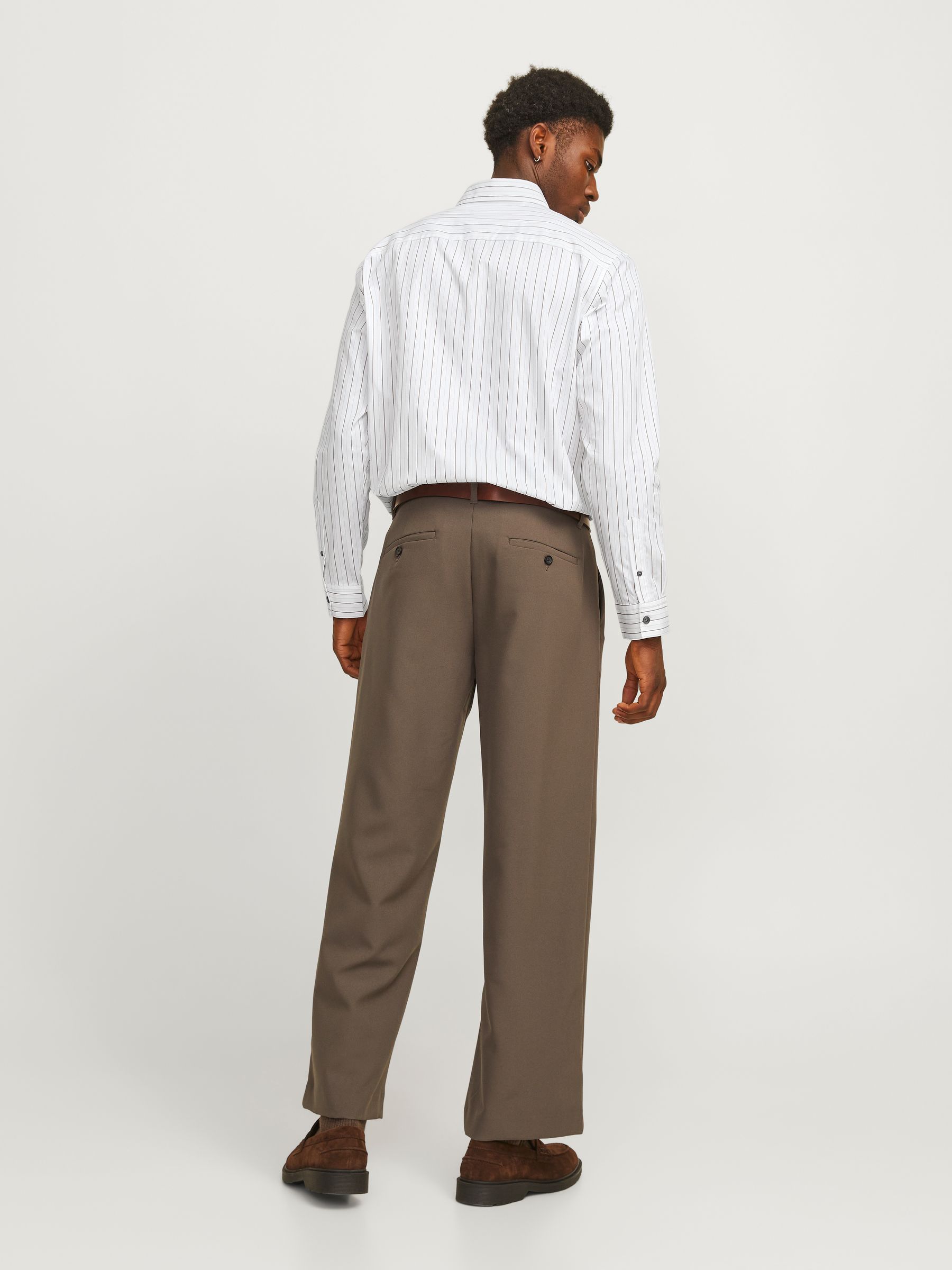 JACK&JONES_FallWinter2024_4559818_12260628_3.jpg Langarm Business-Hemd mit Kentkragen und Knopfleiste