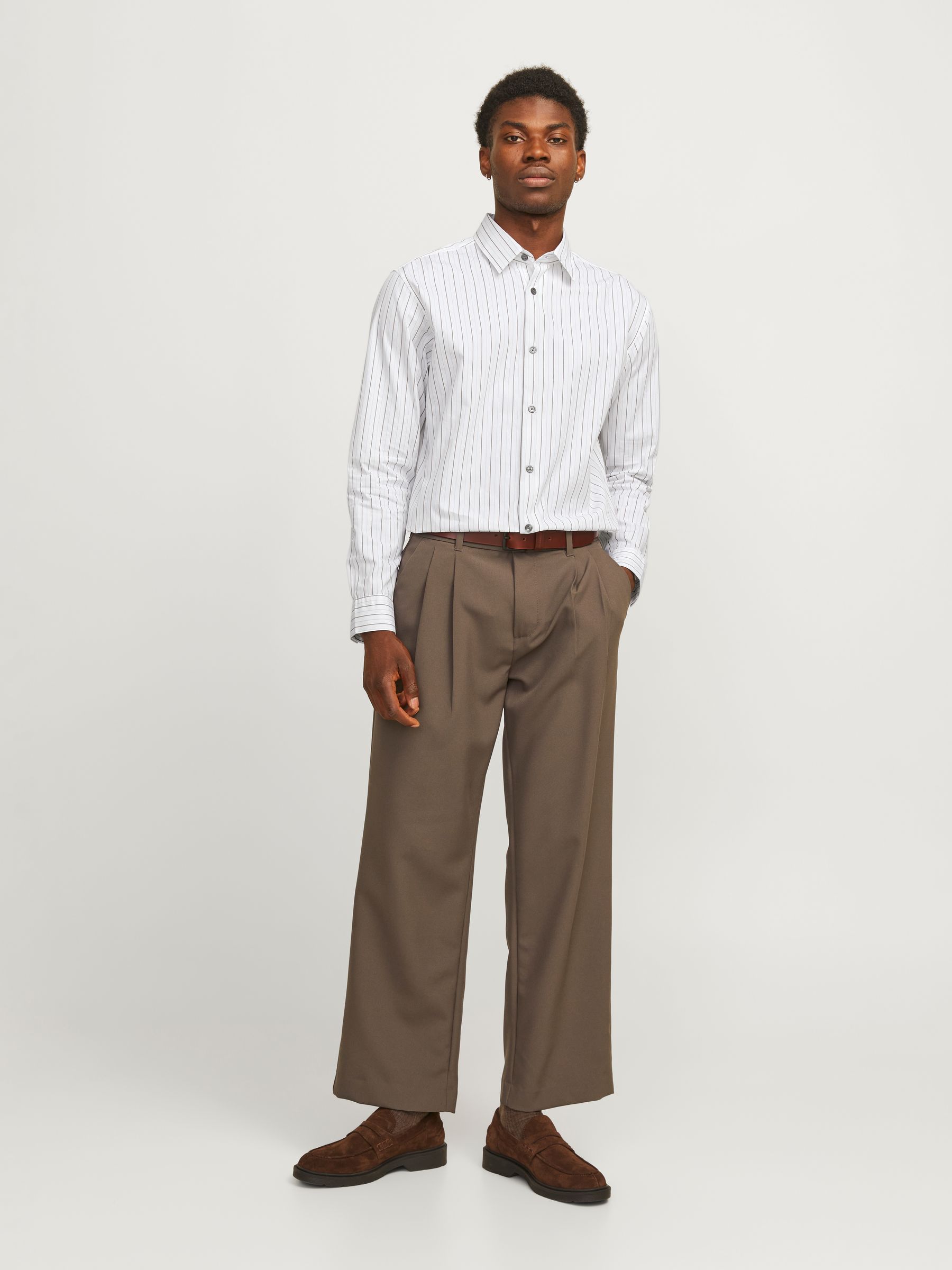 JACK&JONES_FallWinter2024_4559818_12260628_6.jpg Langarm Business-Hemd mit Kentkragen und Knopfleiste