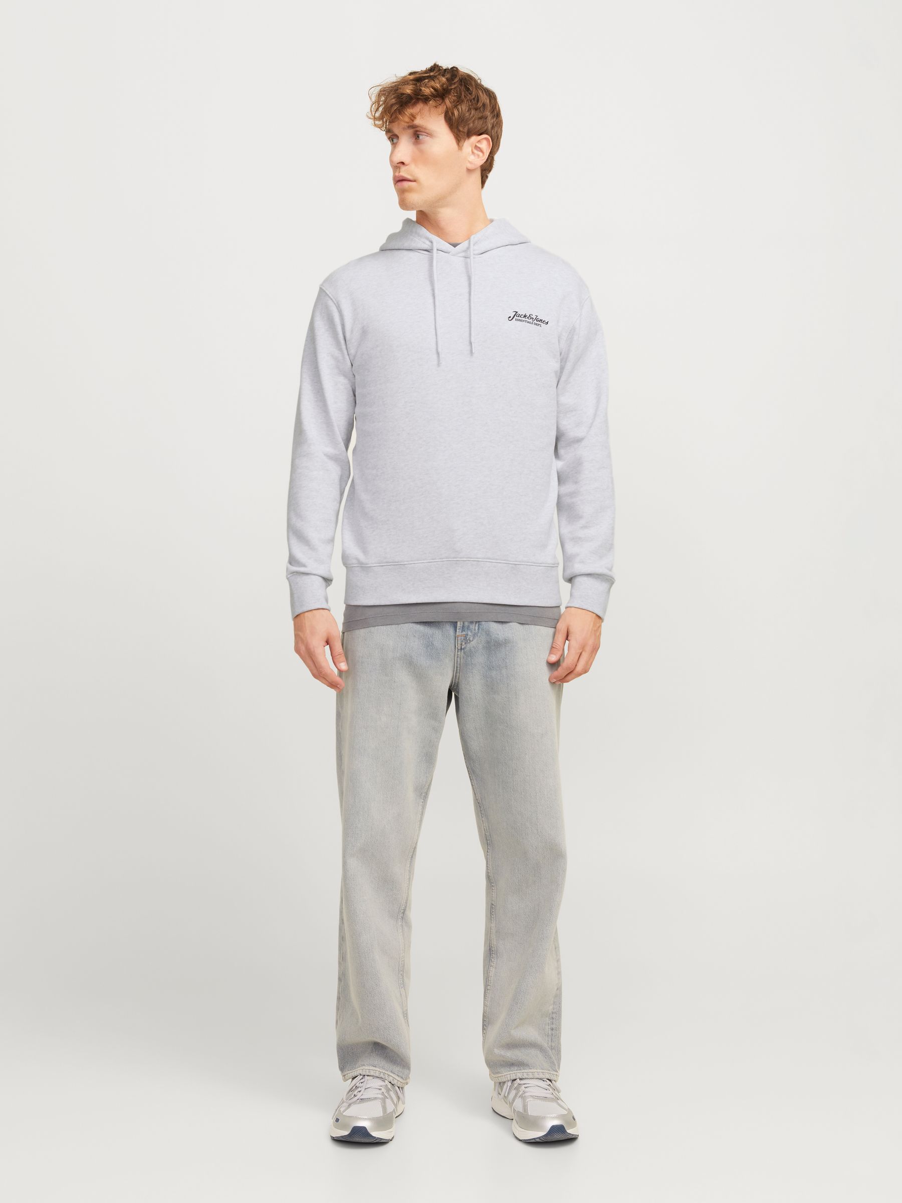 JACK&JONES_Springsummer_4667783_12268436_4.jpg Kapuzenpullover mit Kordelzug und Logo auf der Brust