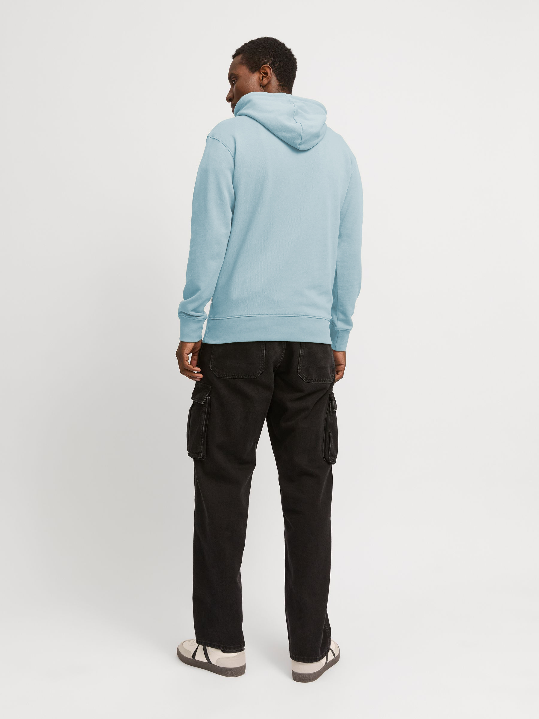 Kapuzenpullover mit Kordelzug und Logo auf der Brust Kapuzenpullover mit Kordelzug und Logo auf der Brust