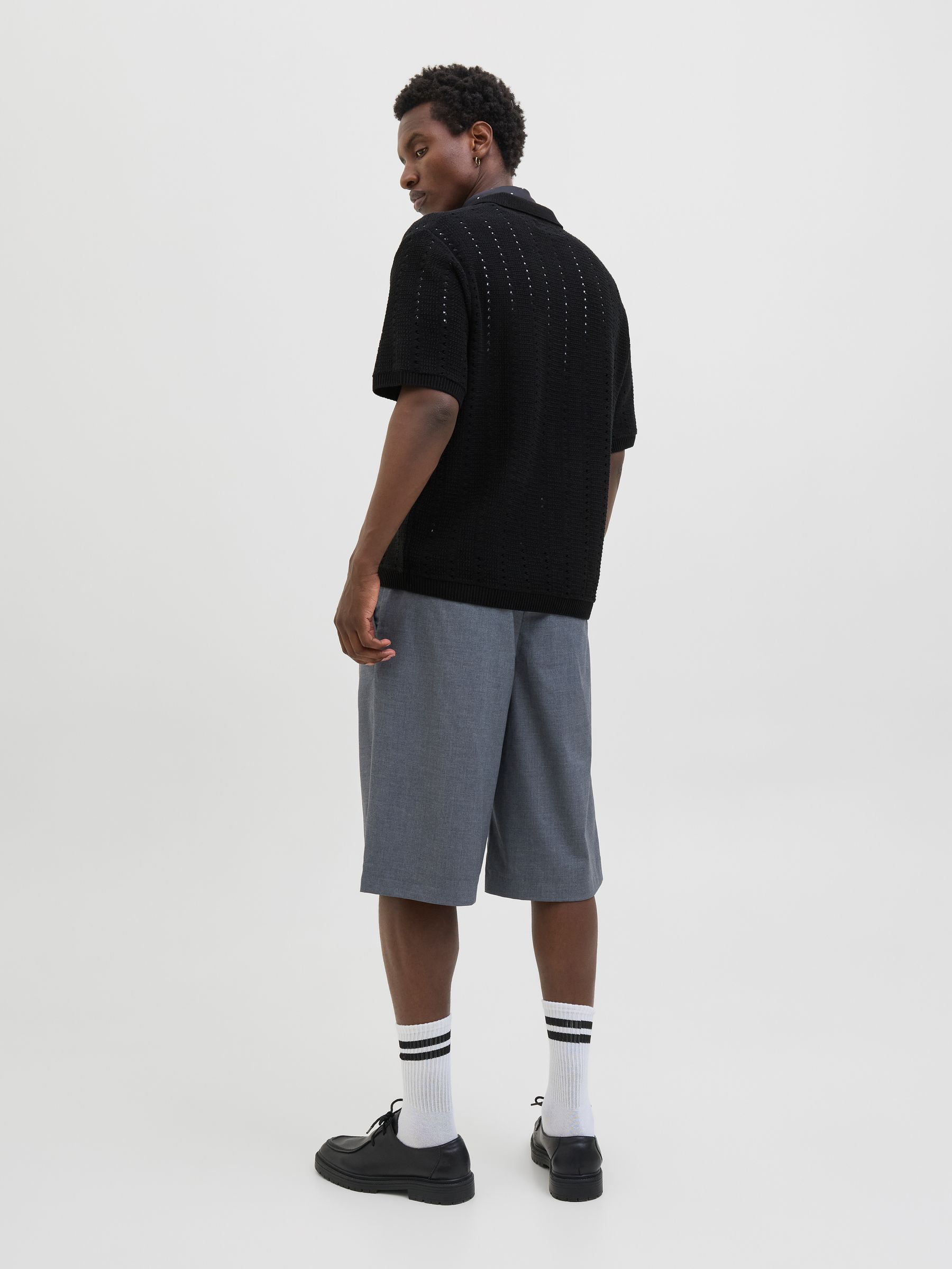 JACK&JONES_SpringSummer2025_4695519_12272562_3.jpg Gestricktes Poloshirt mit vertikalen Lochmustern