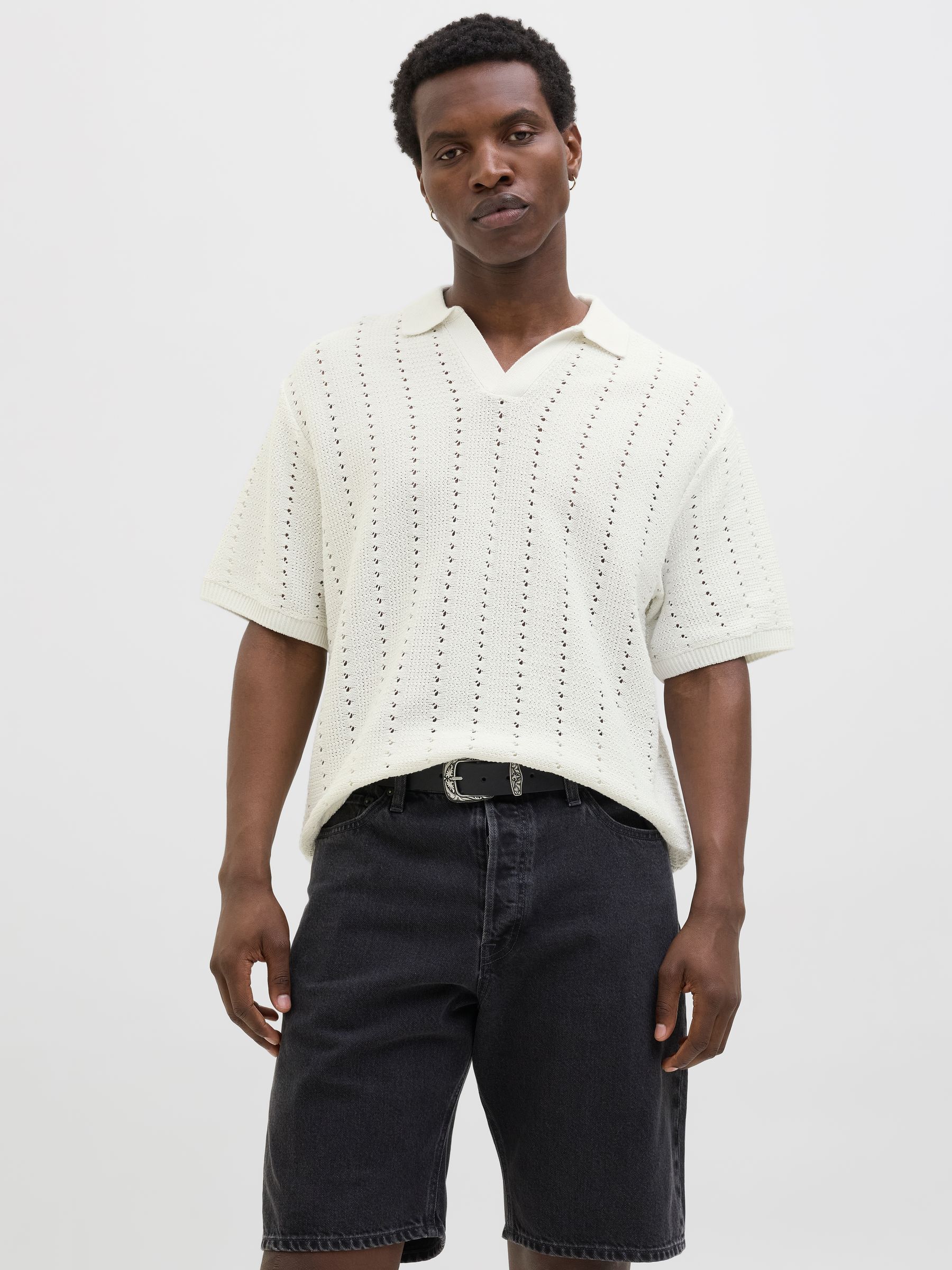 JACK&JONES_SpringSummer2025_4695520_12272562_5.jpg Gestricktes Poloshirt mit vertikalen Lochmustern