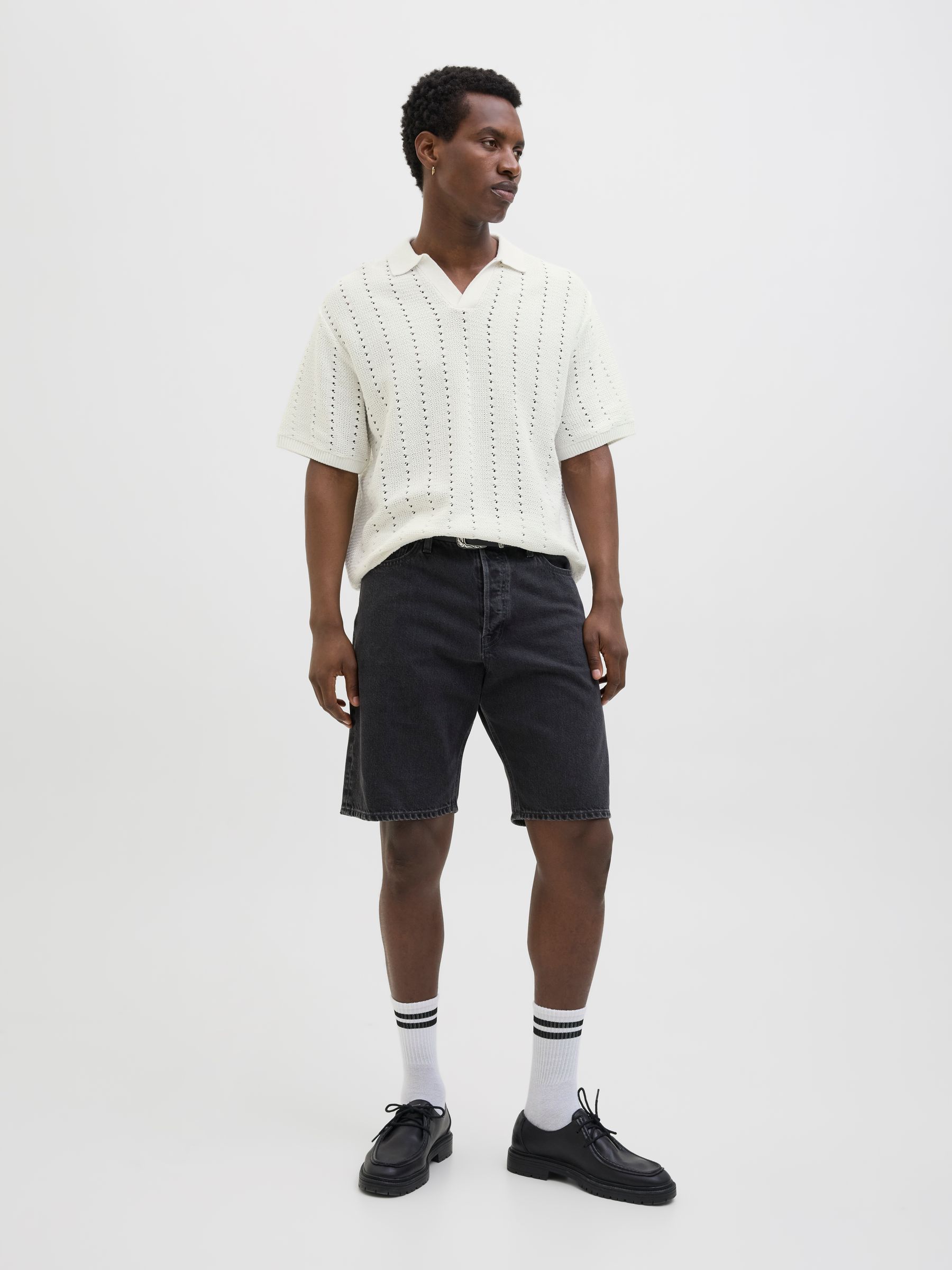 JACK&JONES_SpringSummer2025_4695520_12272562_6.jpg Gestricktes Poloshirt mit vertikalen Lochmustern