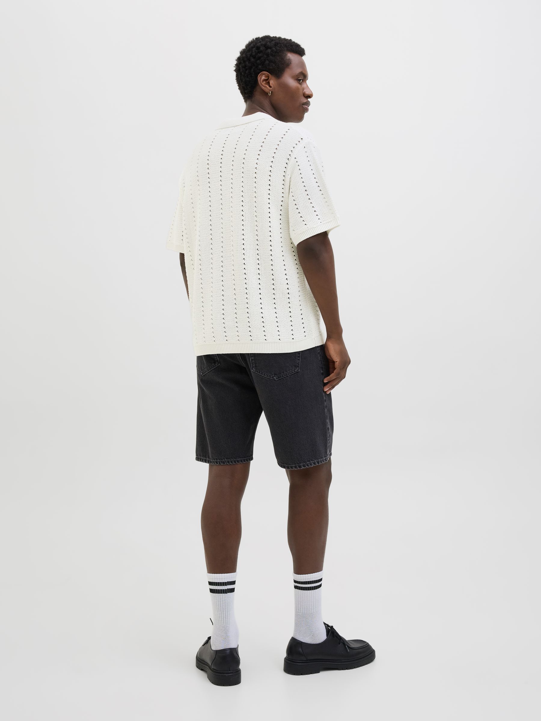 JACK&JONES_SpringSummer2025_4695520_12272562_7.jpg Gestricktes Poloshirt mit vertikalen Lochmustern