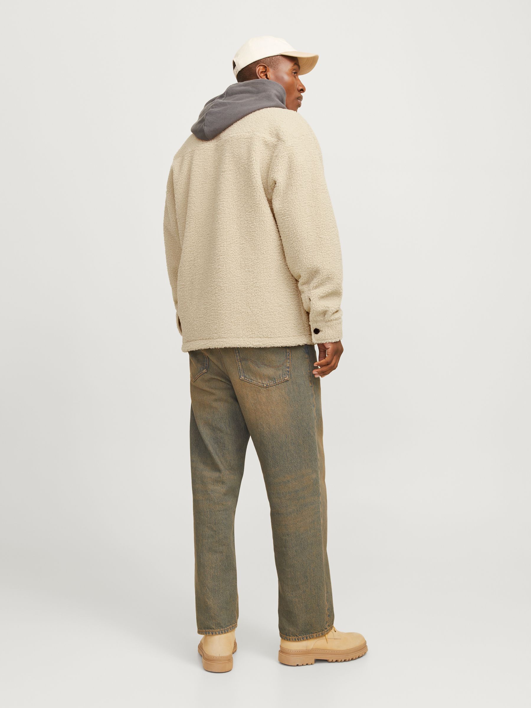 JACK&JONES_FallWinter2024_4618065_12266269_2.jpg Geknöpftes Sherpa Hemd Jacke mit Karomuster und Taschen