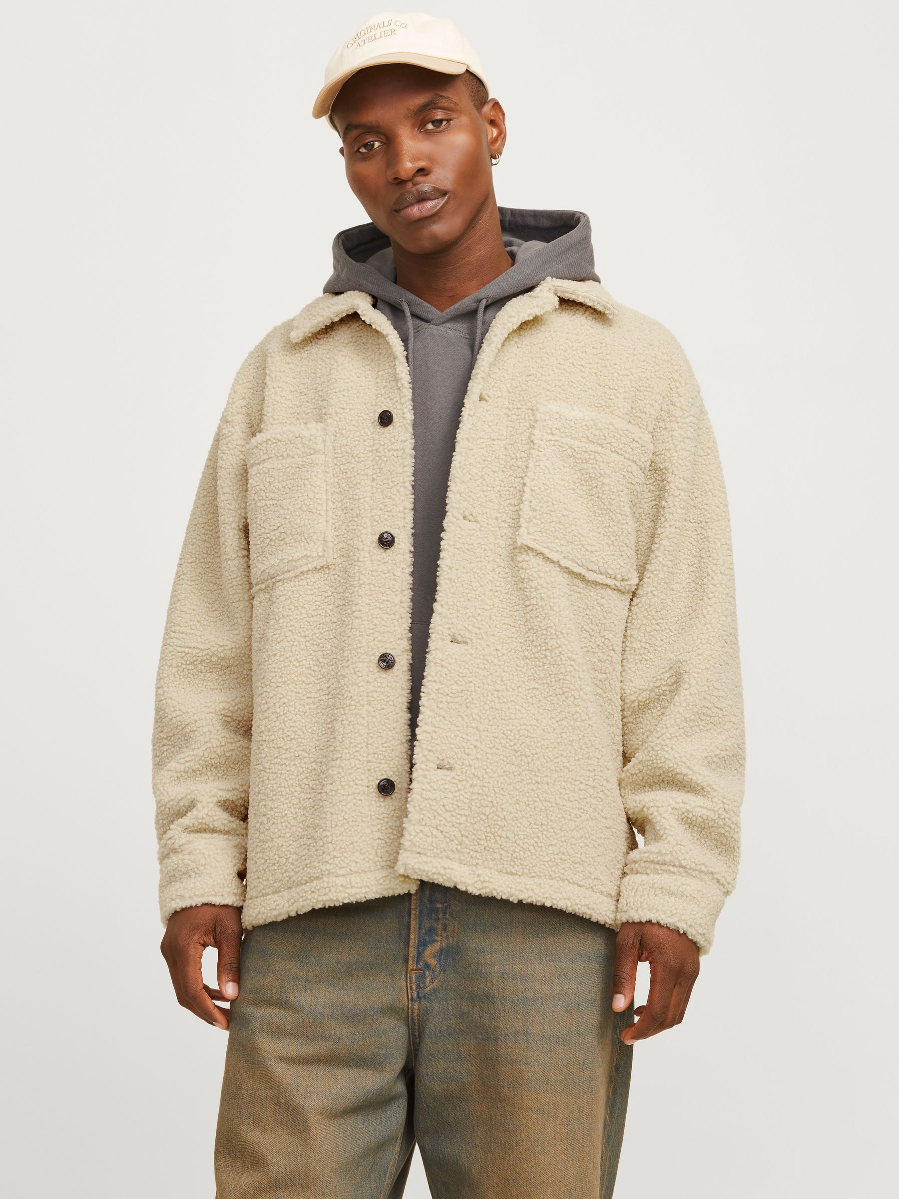 JACK&JONES_FallWinter2024_4618065_12266269_4.jpg Geknöpftes Sherpa Hemd Jacke mit Karomuster und Taschen