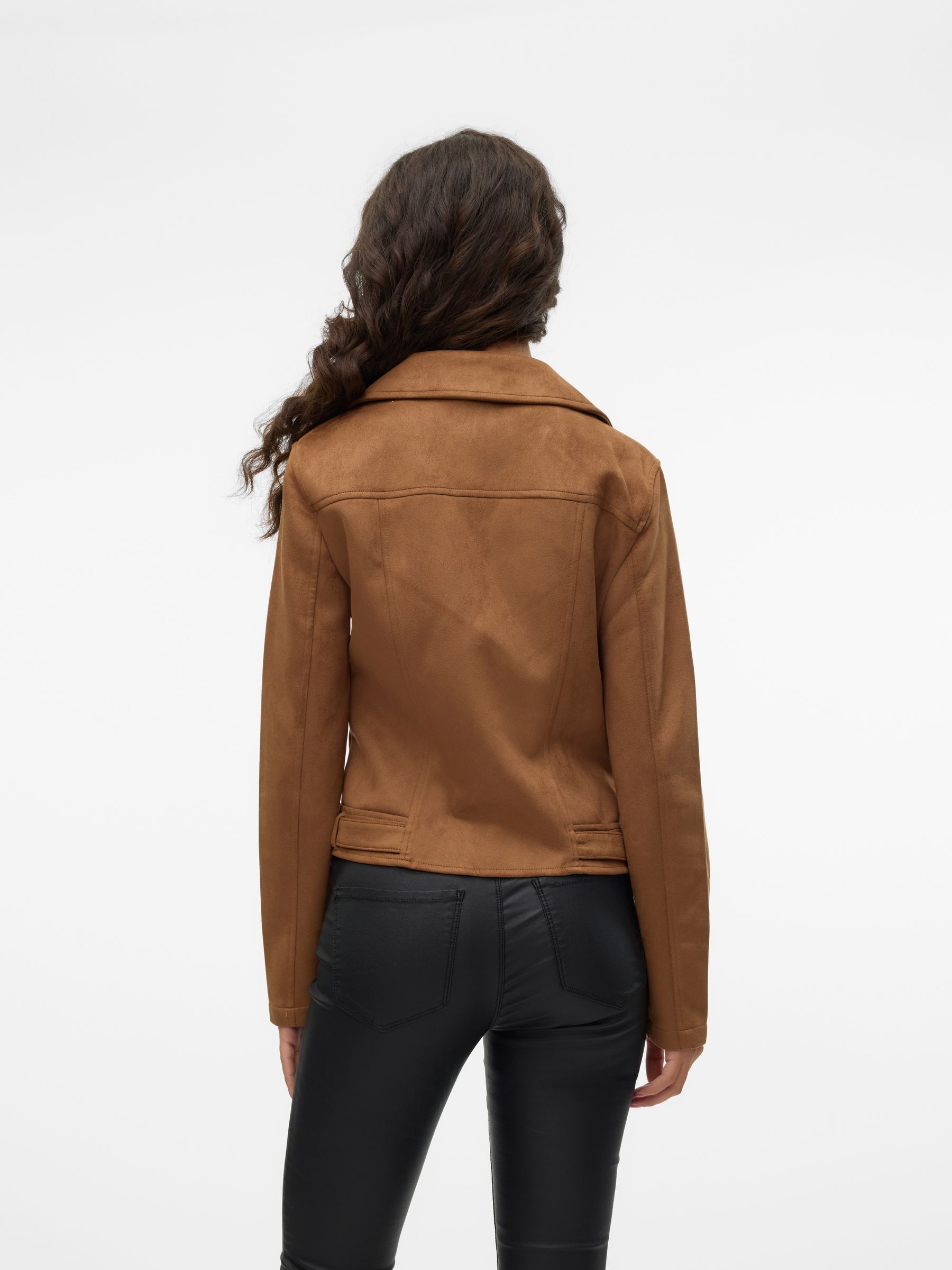 VERO-MODA_FallWinter2024_4600443_10300938_3.jpg Stilvolle Bikerjacke mit Samt Design