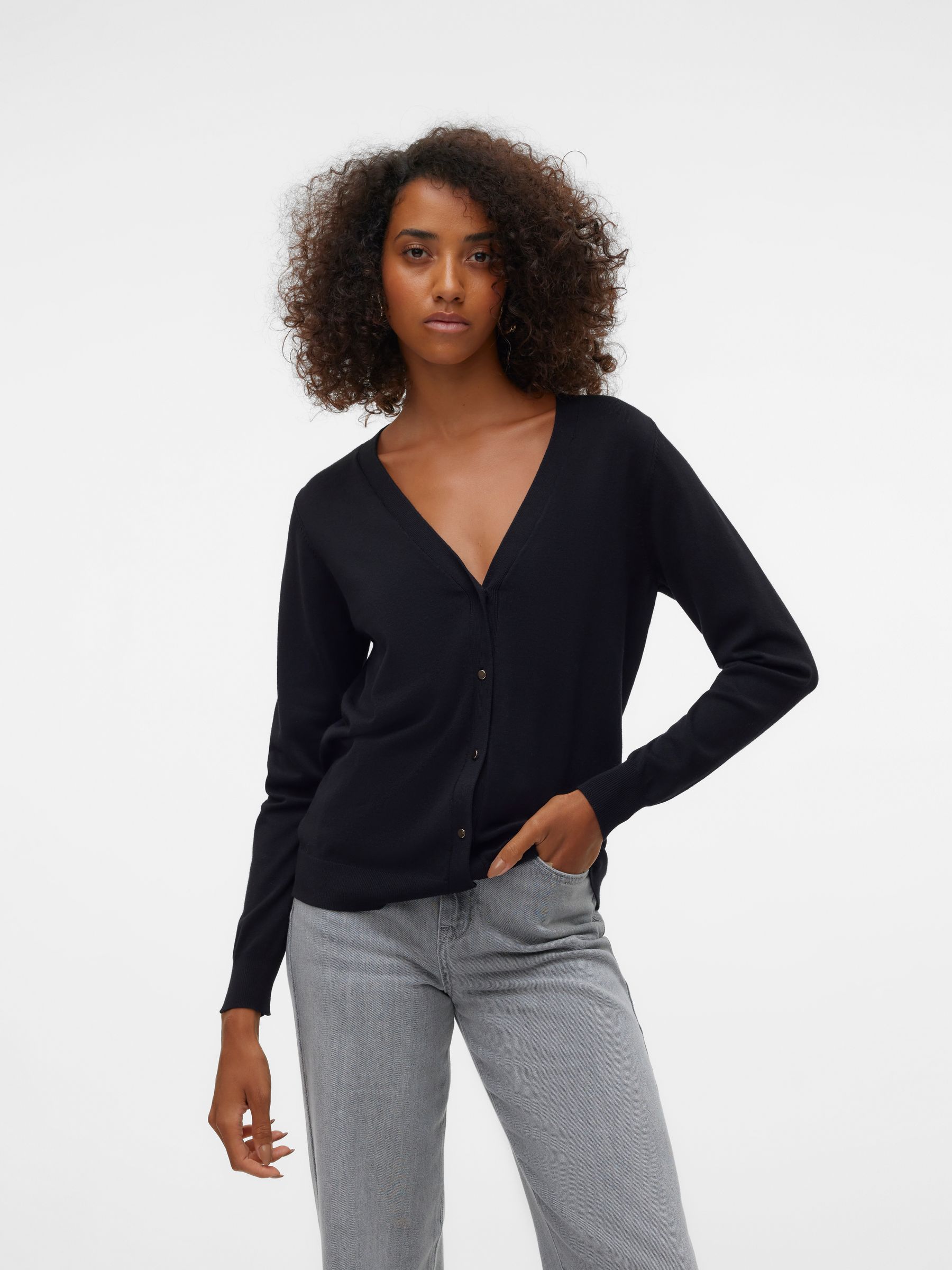 VERO-MODA_FallWinter2024_4626696_10320456_2.jpg Elegantes Strick-Cardigan mit V-Ausschnitt und Locker Geschnitten