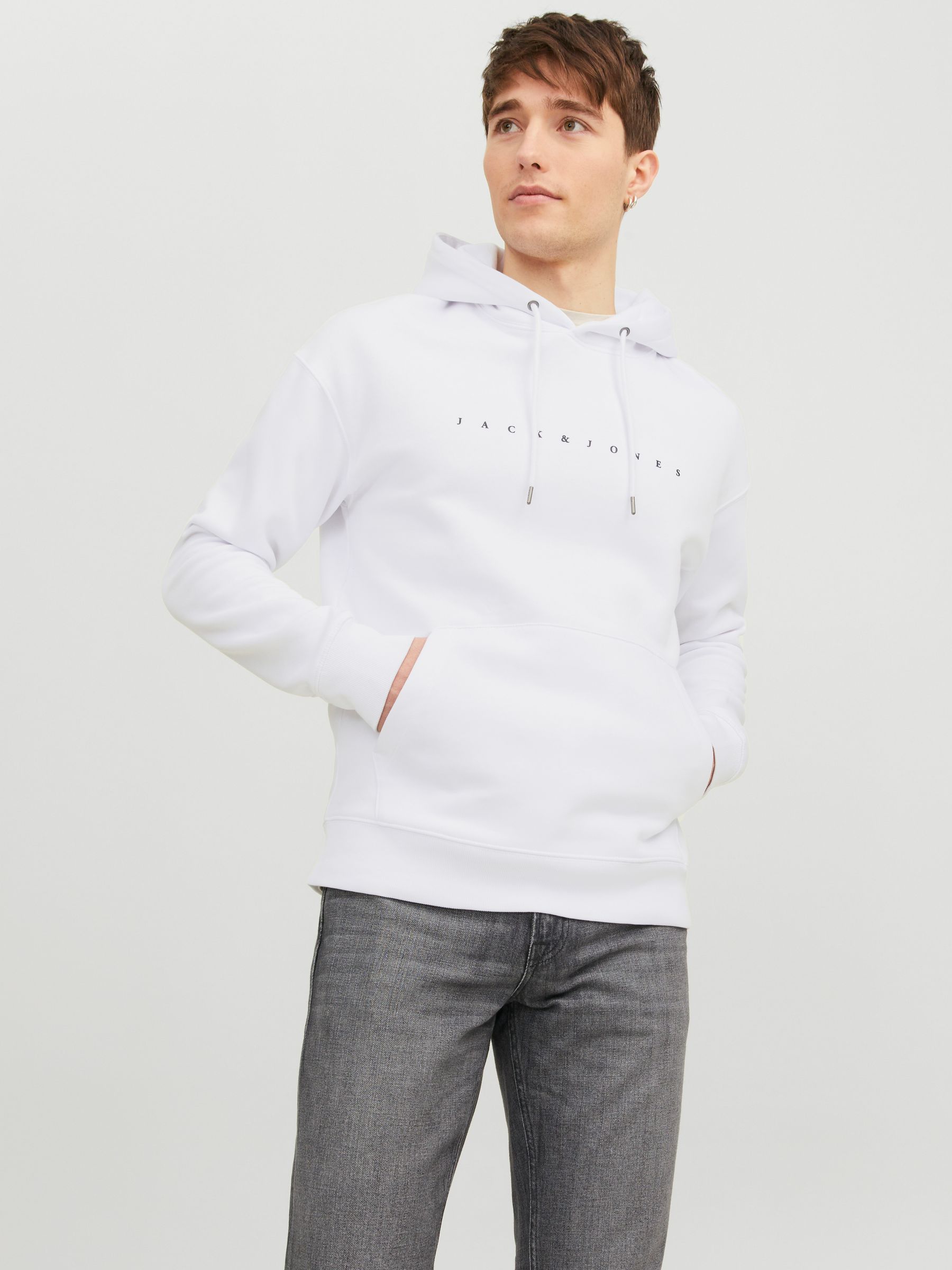 JACK&JONES_FallWinter2023_4215780_12233972_2.jpg Bequemer Kapuzenpullover mit dezentem Schriftzug Robust