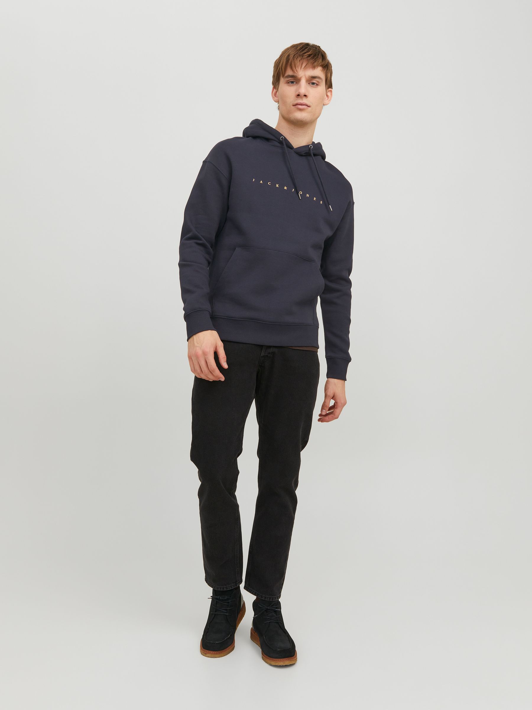 JACK&JONES_FallWinter2023_4238415_12233972_2.jpg Bequemer Kapuzenpullover mit dezentem Schriftzug Robust