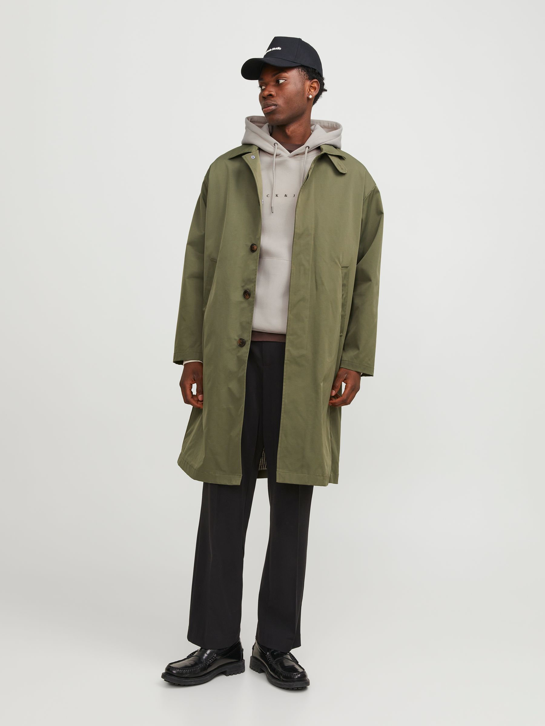 JACK&JONES_FallWinter2023_4359858_12233972_5.jpg Bequemer Kapuzenpullover mit dezentem Schriftzug Robust