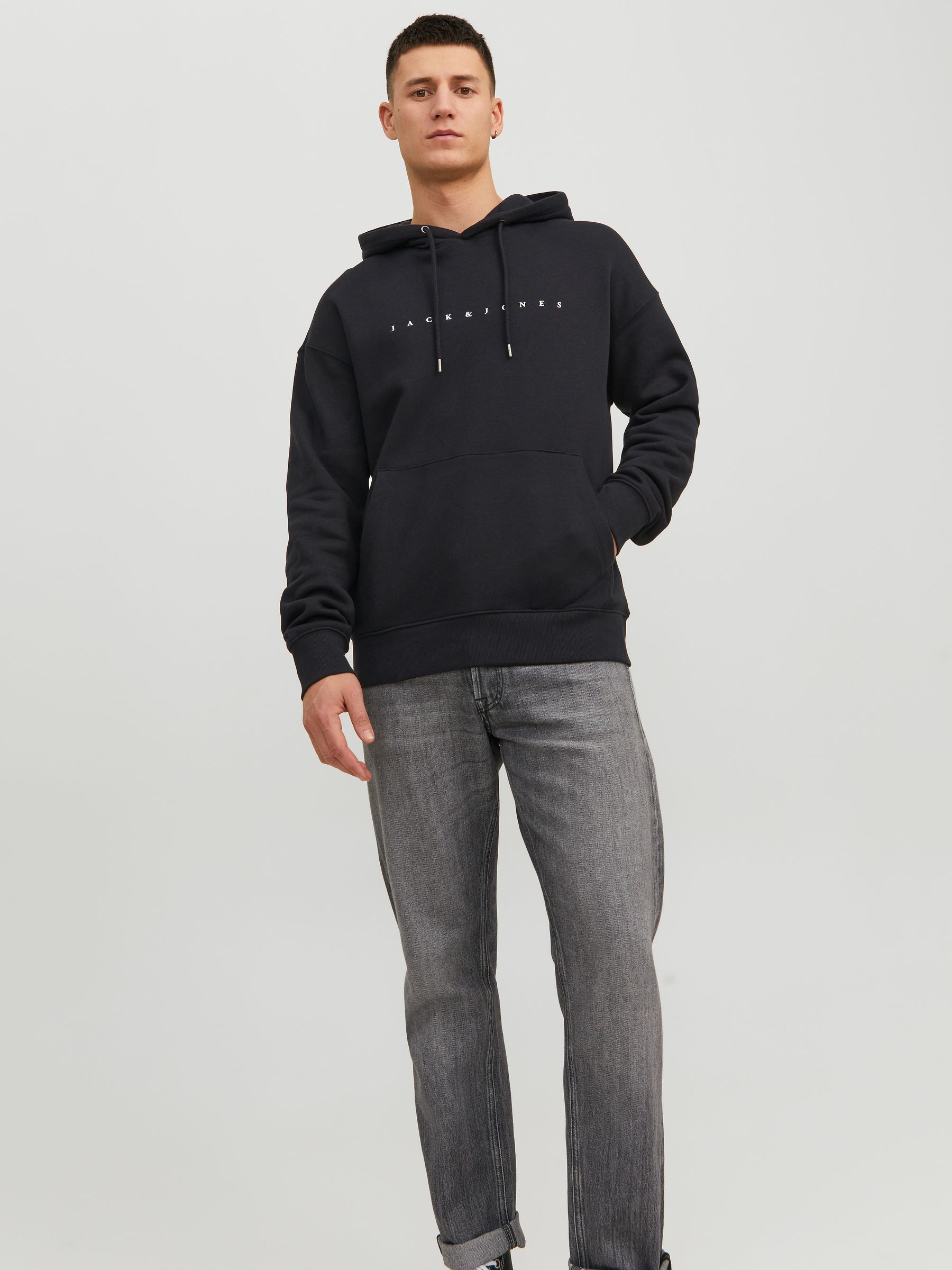 Jack & Jones Bequemer Kapuzenpullover mit dezentem Schriftzug Robust – Schwarz, Bild 2
