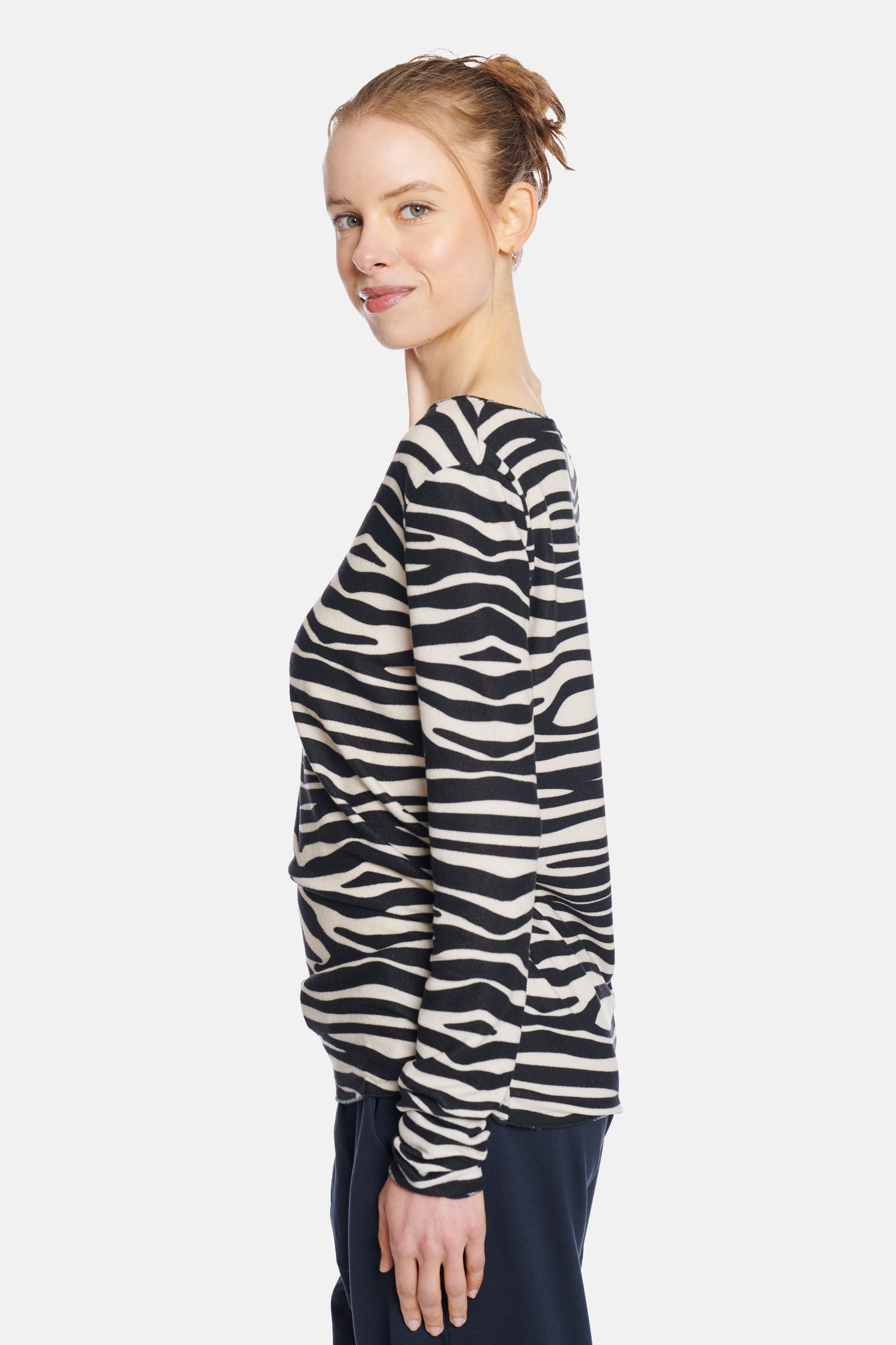 T-Shirt mit Muster und V-Ausschnitt T-Shirt mit Muster und V-Ausschnitt