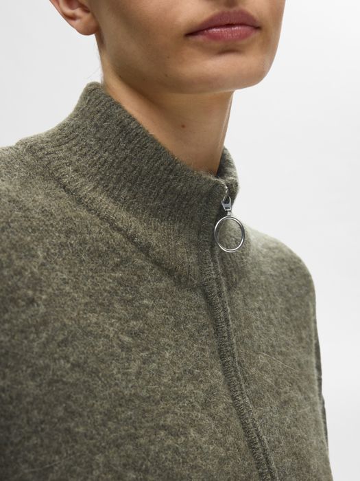 Selected Femme Warmer Knit Cardigan mit Stehkragen und Reißverschluss – Grün, Bild 4