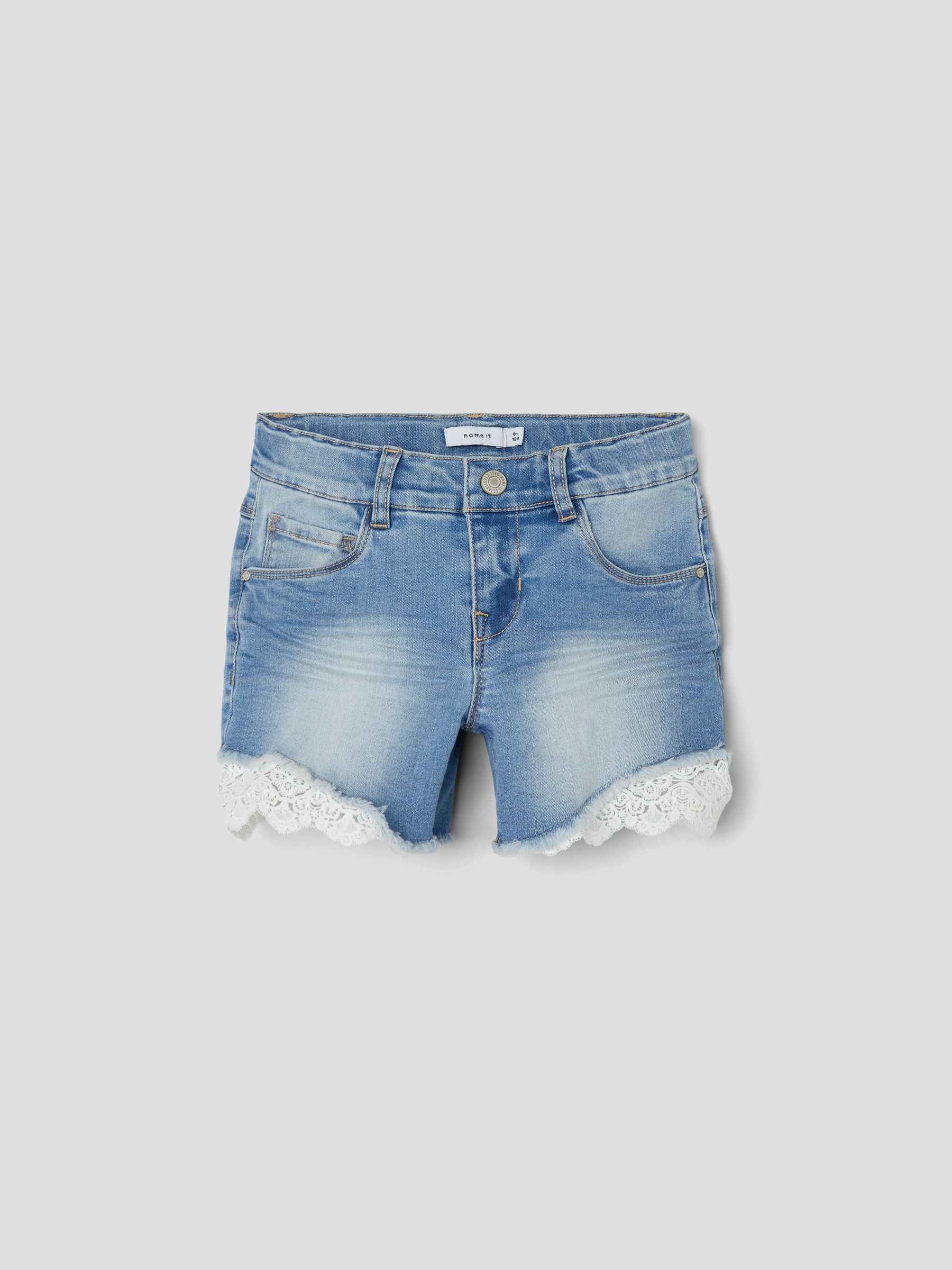NAME-IT_NOOS2025_3755383_13197440_3.jpg Jeansshorts mit Spitzenbesatz und ausgefranstem Saum