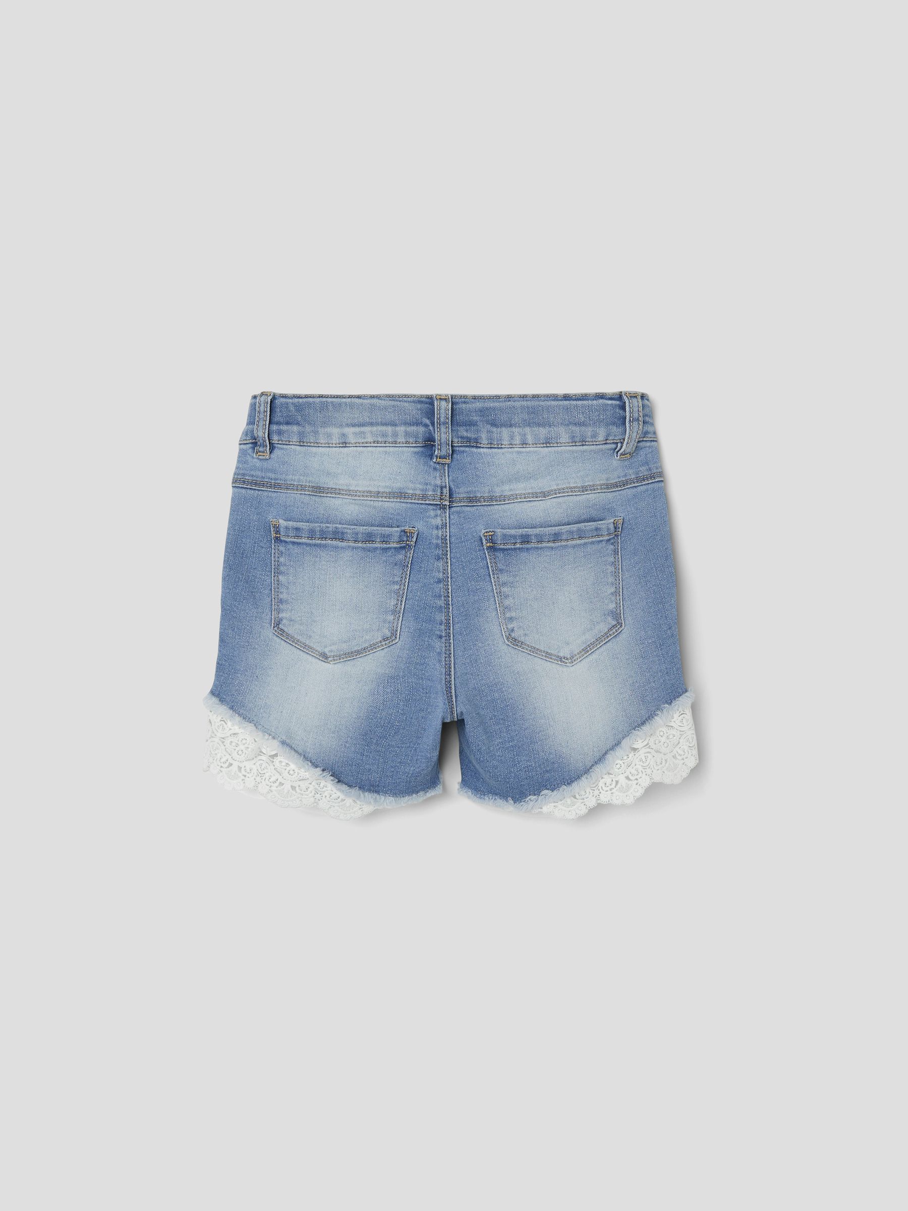 NAME-IT_NOOS2025_3755383_13197440_4.jpg Jeansshorts mit Spitzenbesatz und ausgefranstem Saum