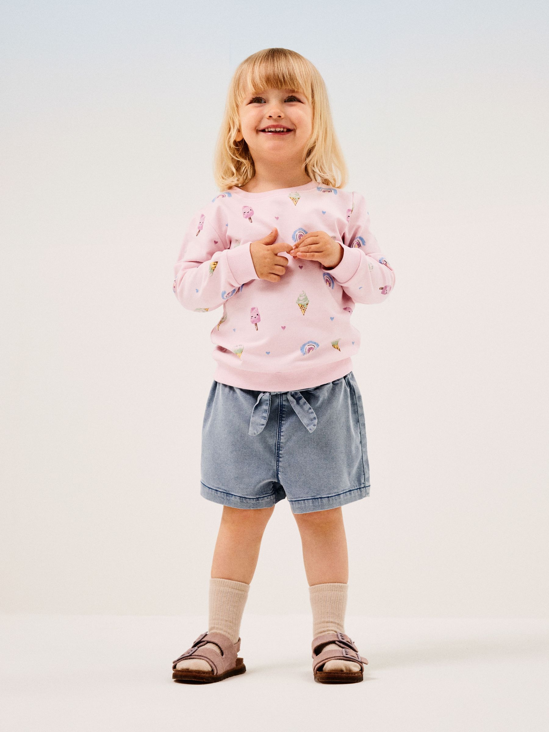 NAME-IT_SpringSummer2025_4421043_13227054_6.jpg Klassische Shorts mit Schleifendetail und elastischem Bund