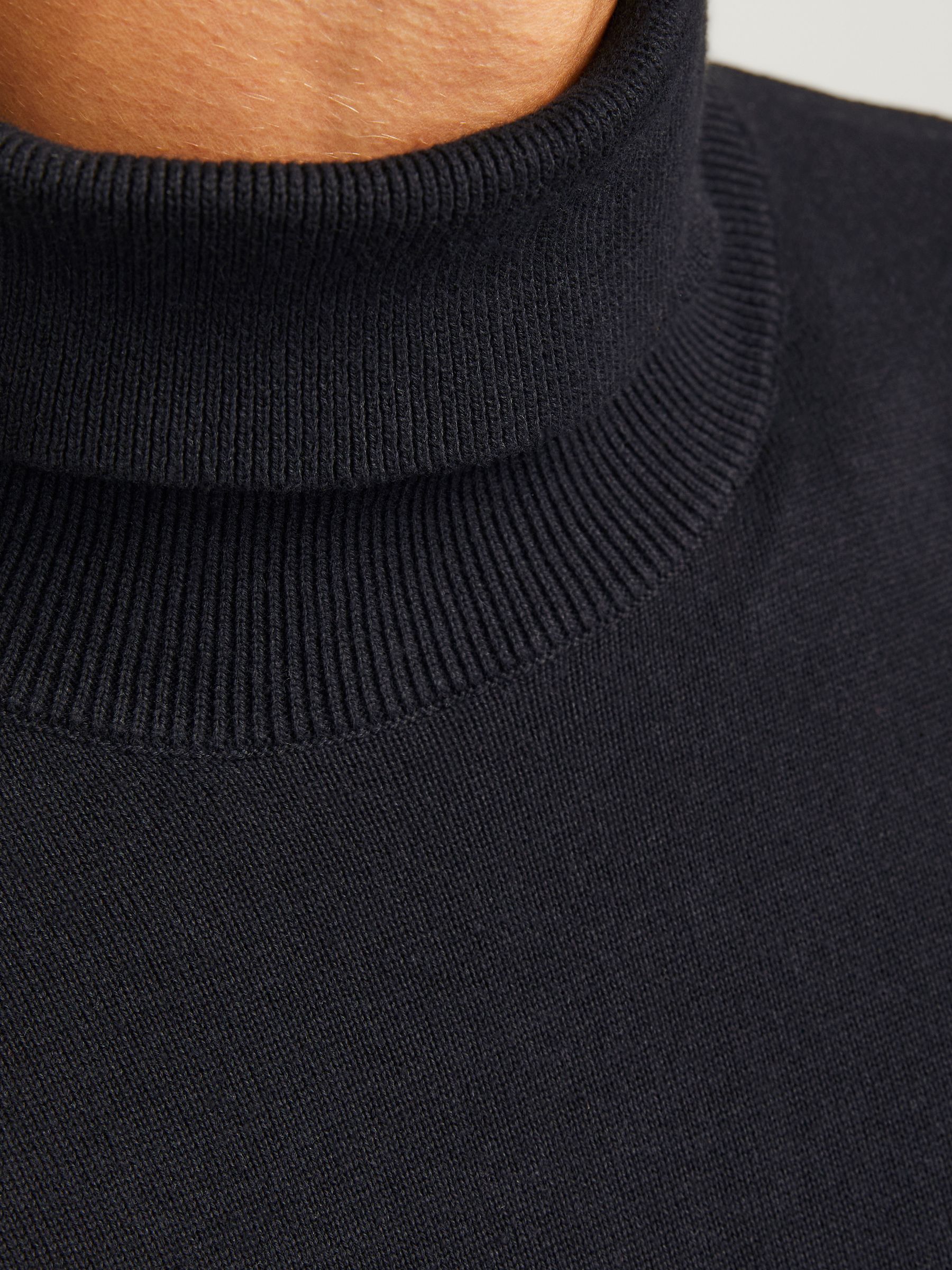 JACK&JONES_FallWinter2024_4510631_12258051_3.jpg Rollkragenpullover mit Rippbündchen und Logo-Patch