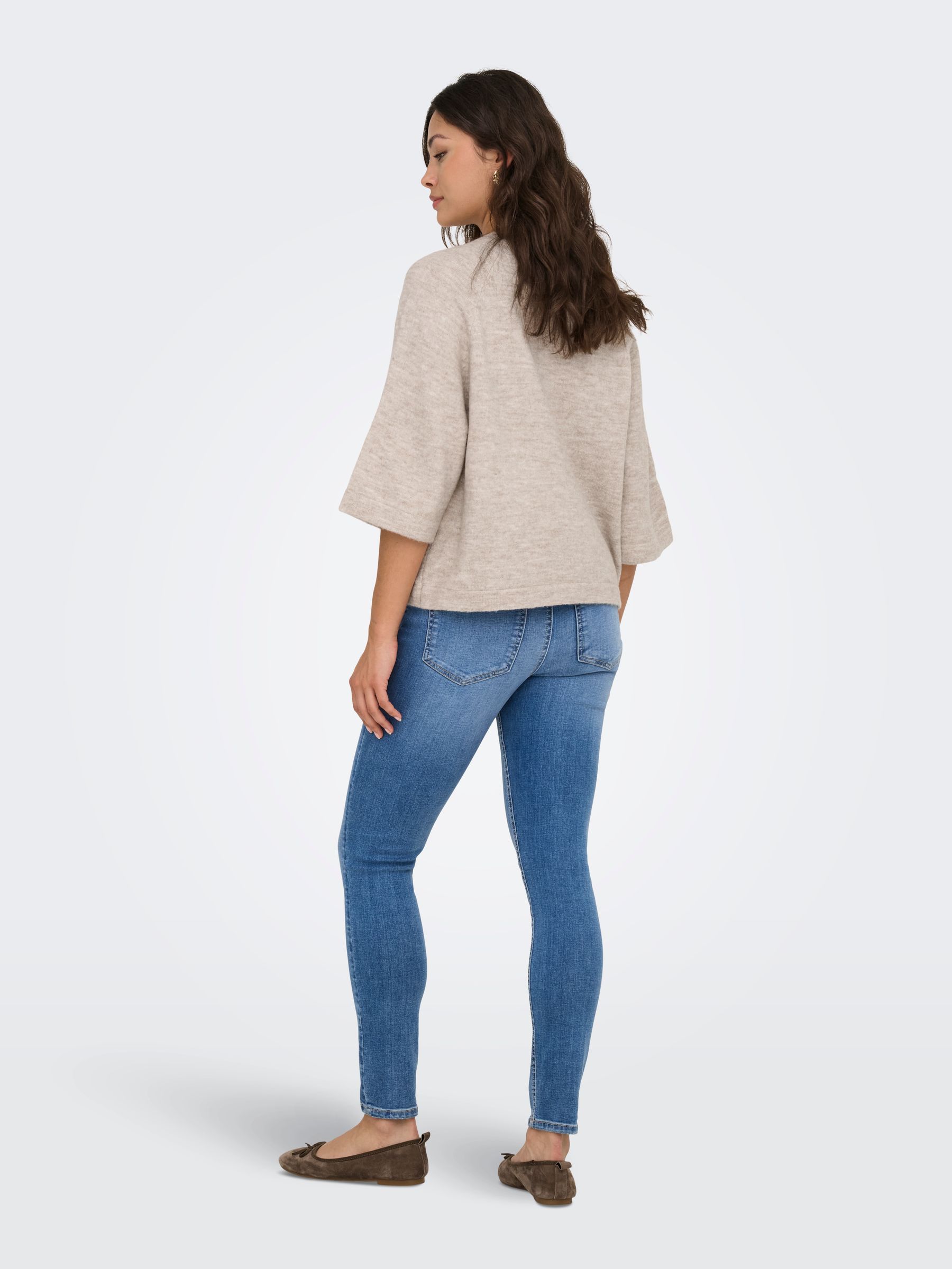 ONLY_SpringSummer2024_4602440_15333199_3.jpg Lässiger Pullover mit 3/4-Ärmeln und Rundhals